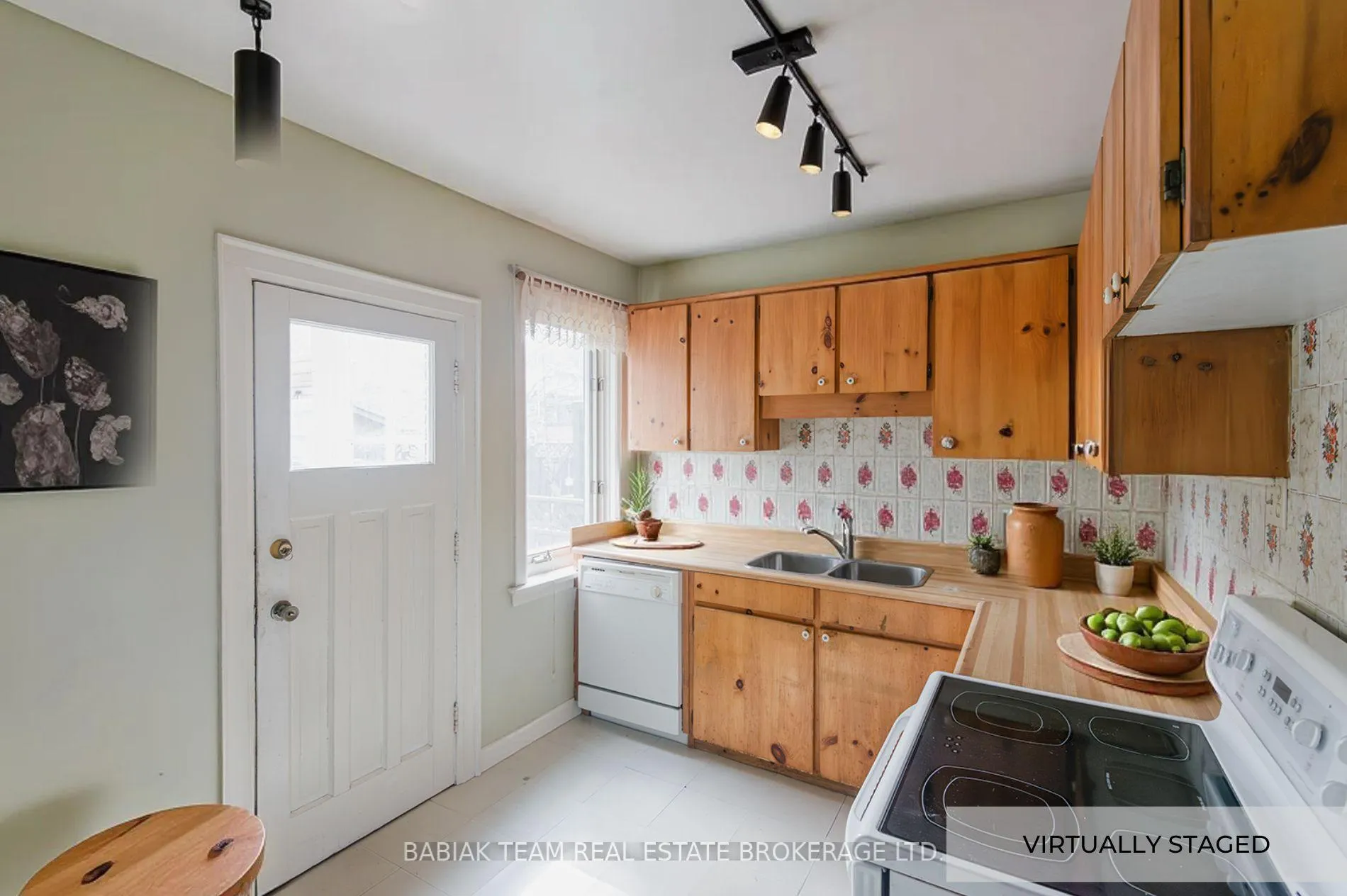 Photo 5 of 31 Runnymede Road, Toronto, High Park-Swansea — HOMEH