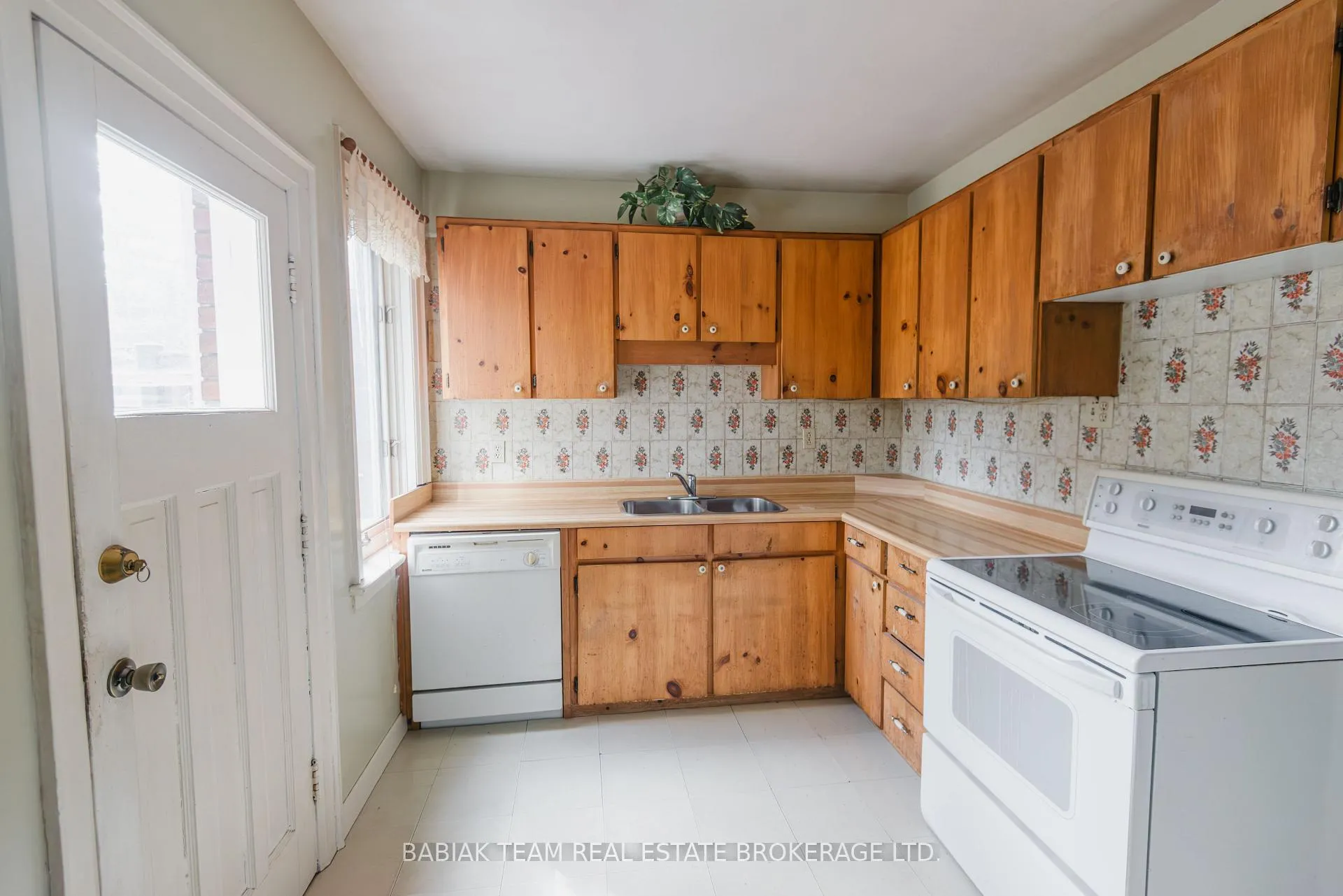 Photo 17 of 31 Runnymede Road, Toronto, High Park-Swansea — HOMEH
