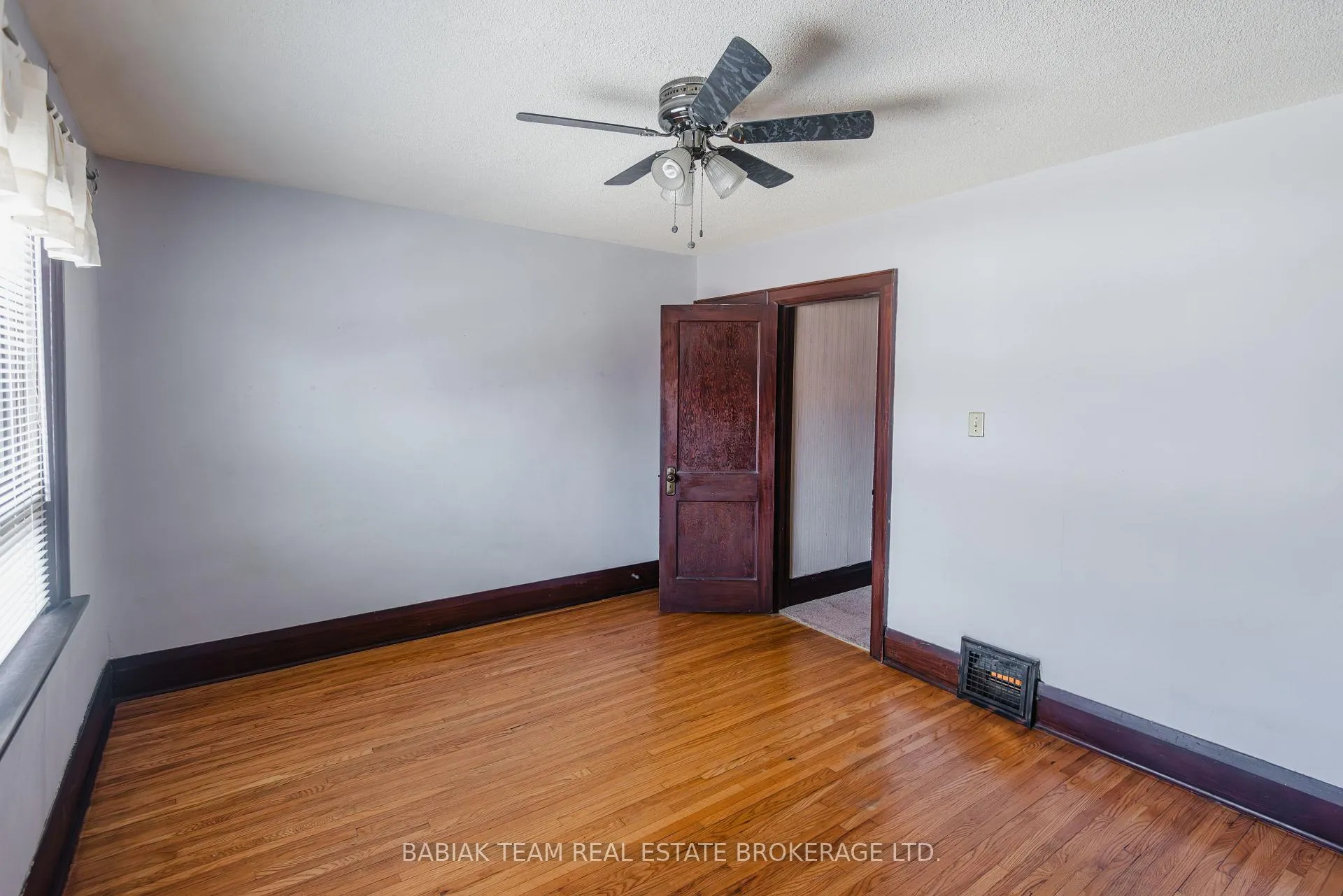 Photo 21 of 31 Runnymede Road, Toronto, High Park-Swansea — HOMEH