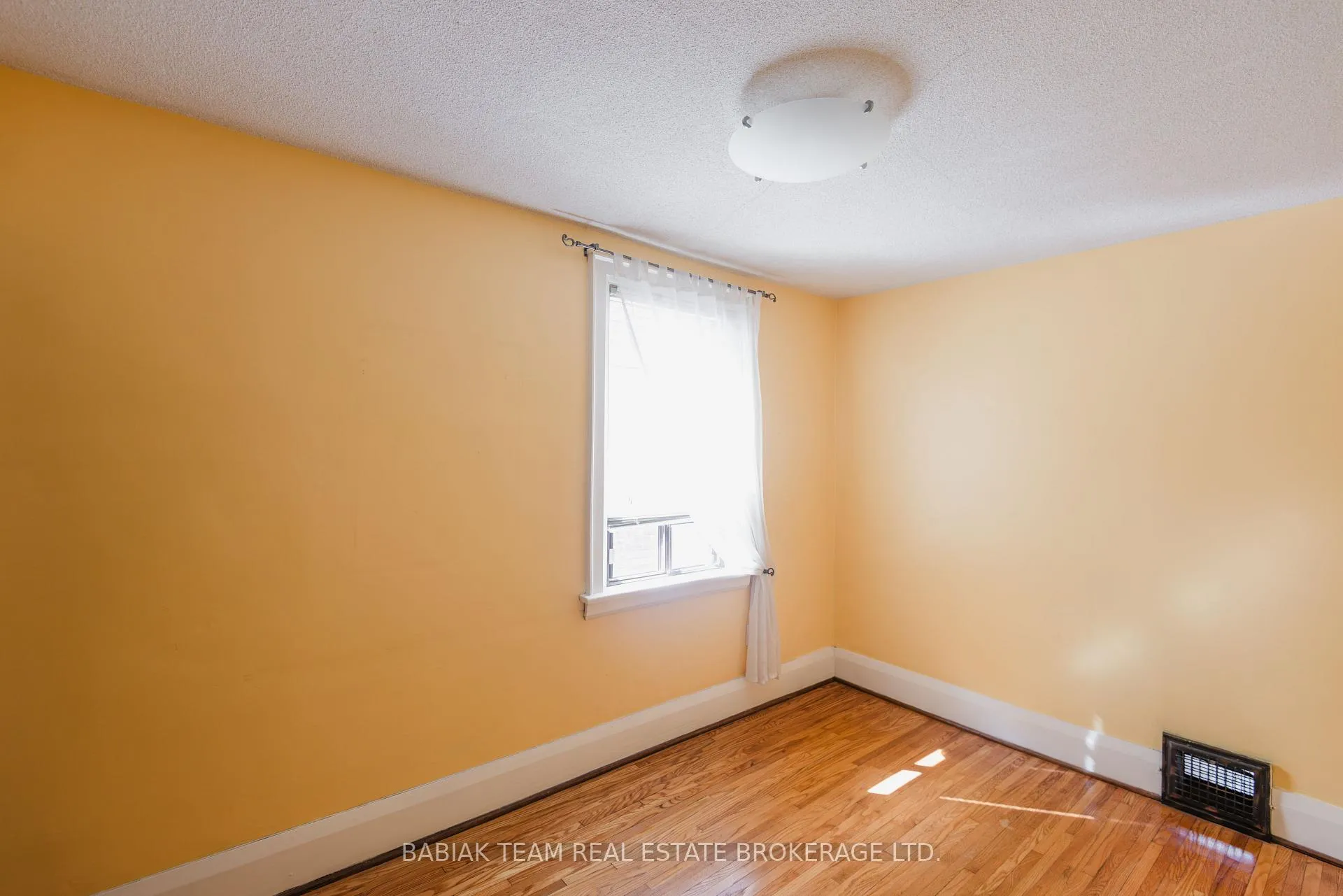 Photo 22 of 31 Runnymede Road, Toronto, High Park-Swansea — HOMEH