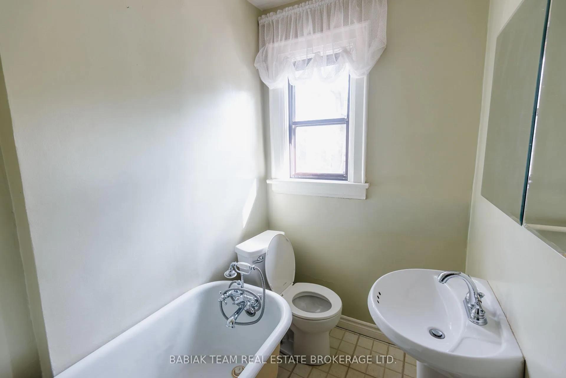 Photo 26 of 31 Runnymede Road, Toronto, High Park-Swansea — HOMEH