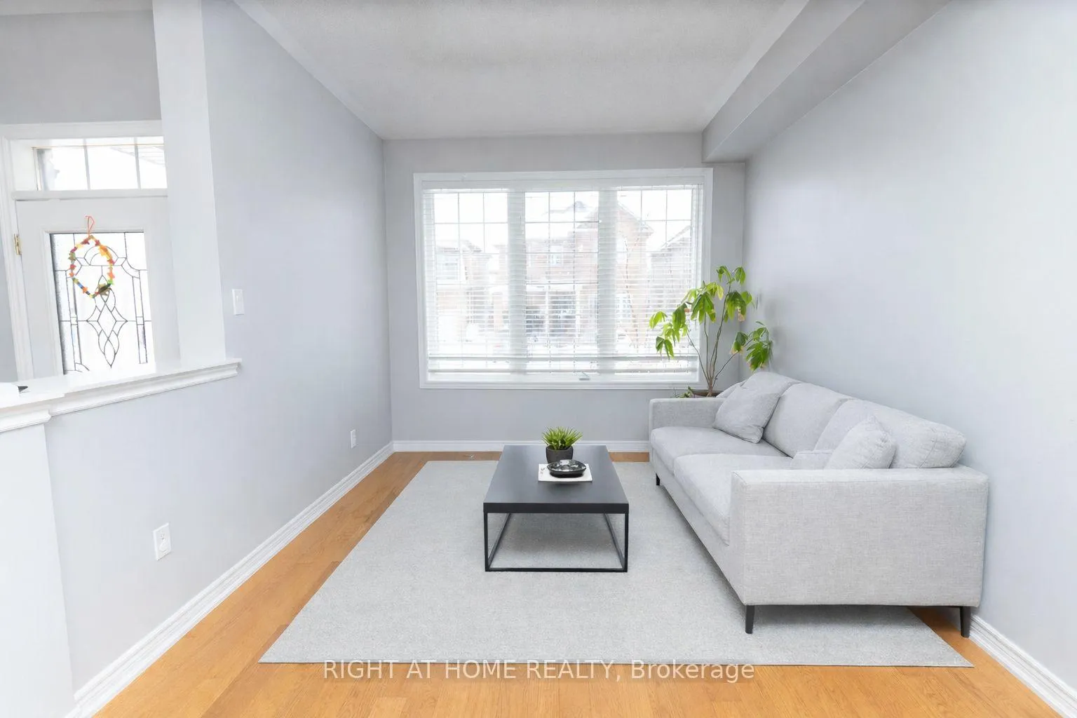 Photo 4 of 58 Capera Drive, Vaughan, Vellore Village — HOMEH