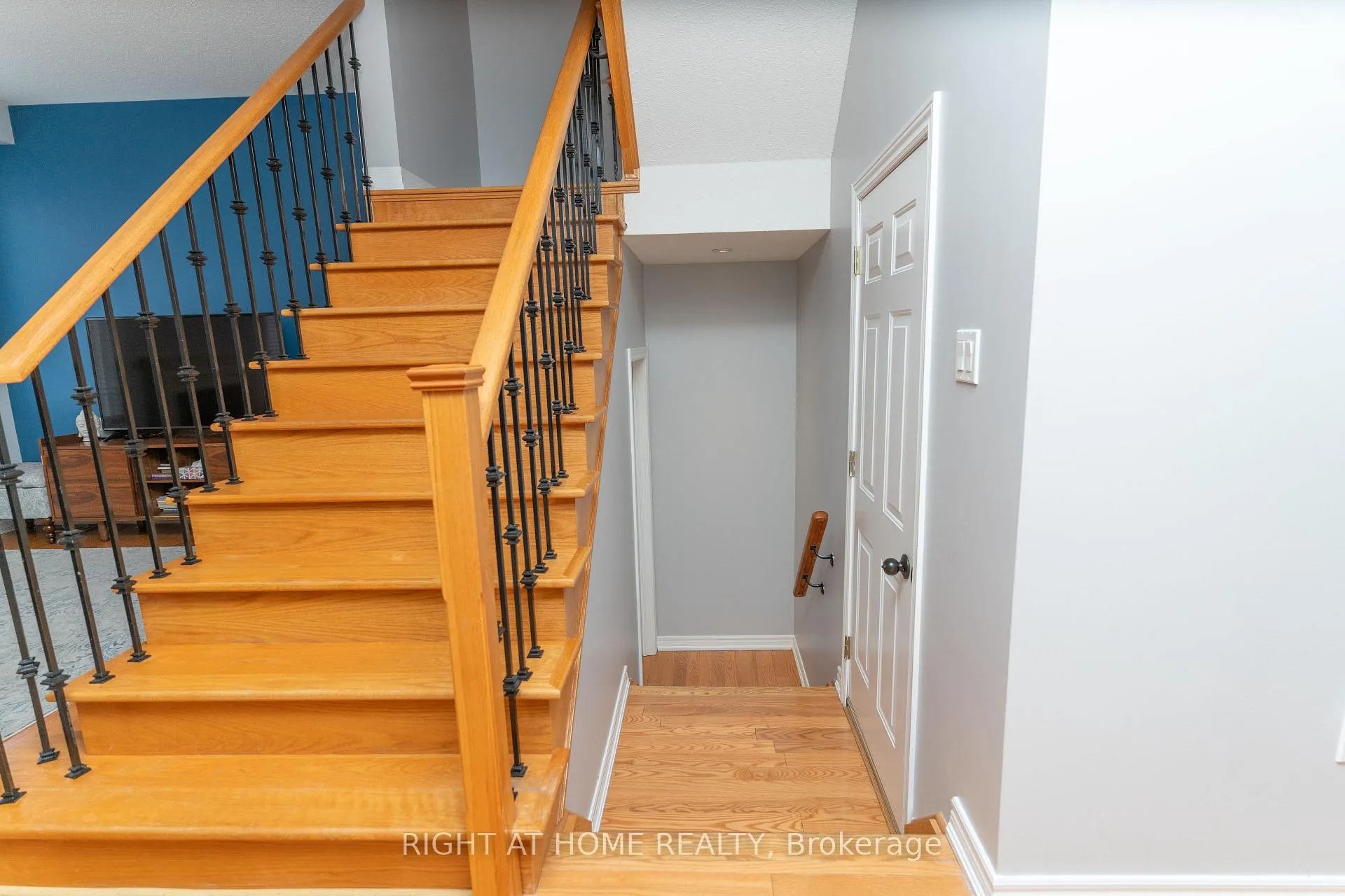 Photo 8 of 58 Capera Drive, Vaughan, Vellore Village — HOMEH