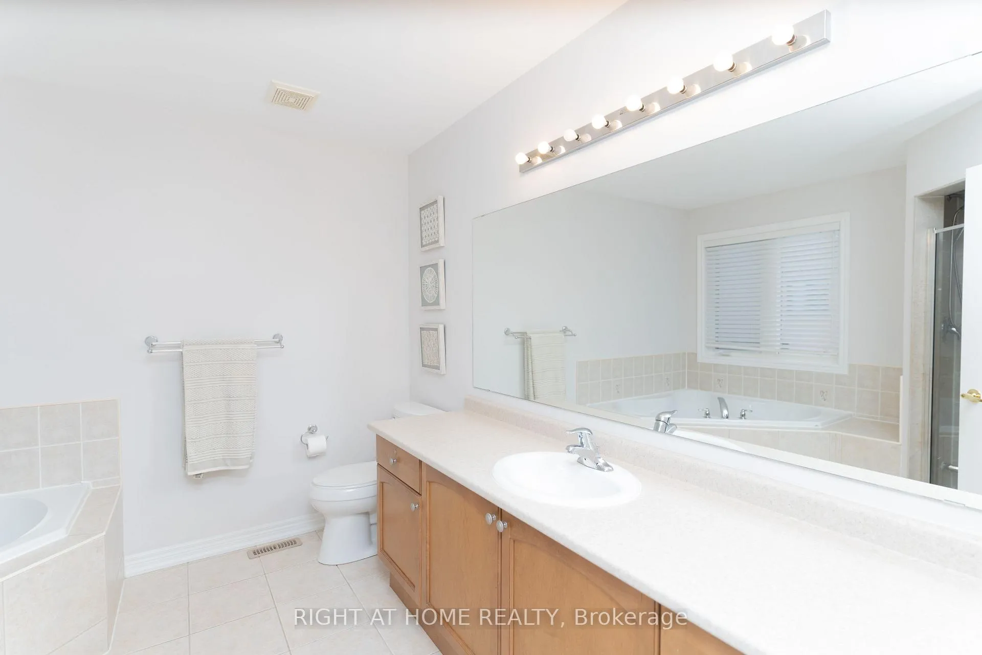 Photo 16 of 58 Capera Drive, Vaughan, Vellore Village — HOMEH