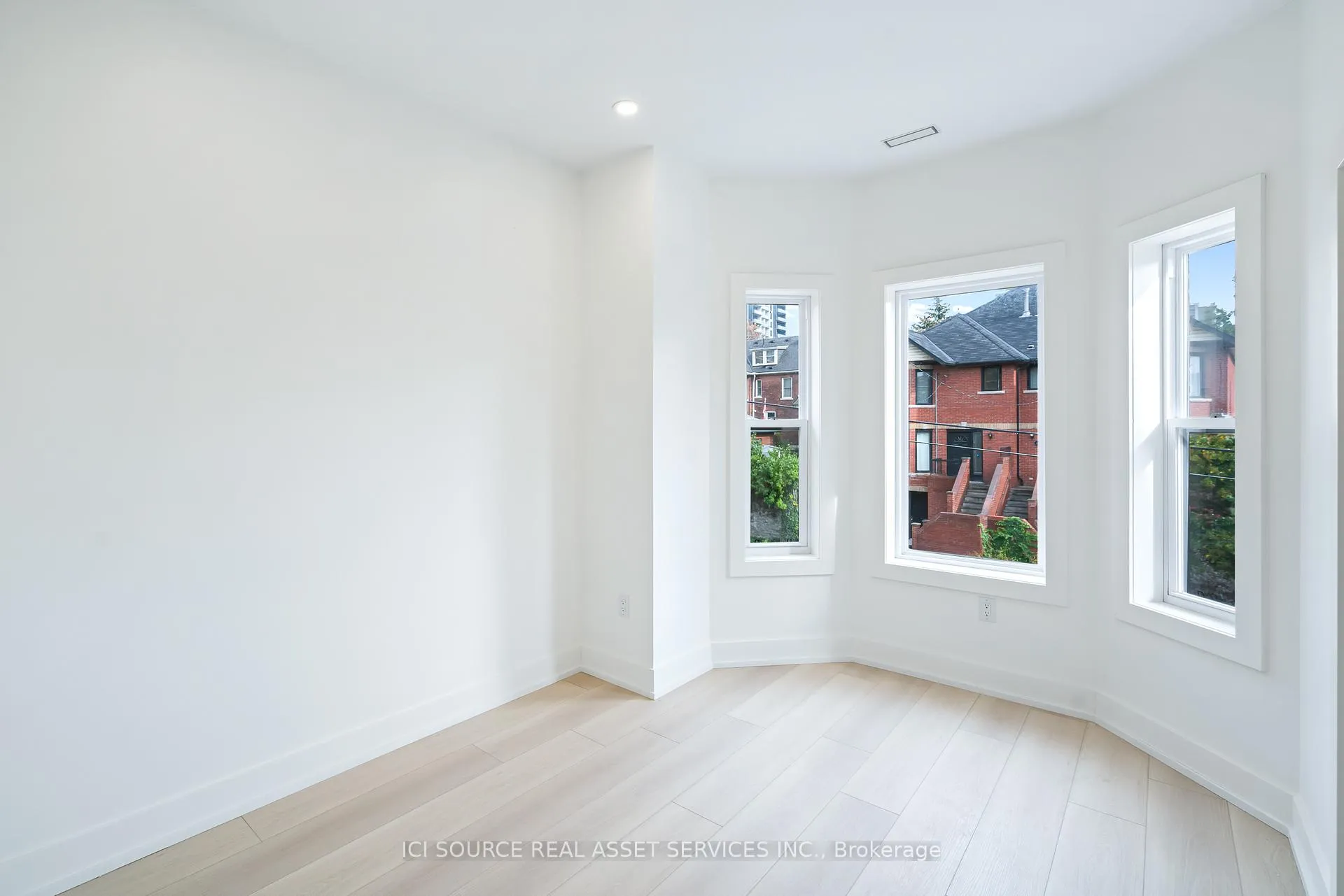Photo 6 of Unit 1, 42 Ray Street S, Hamilton, Strathcona — HOMEH