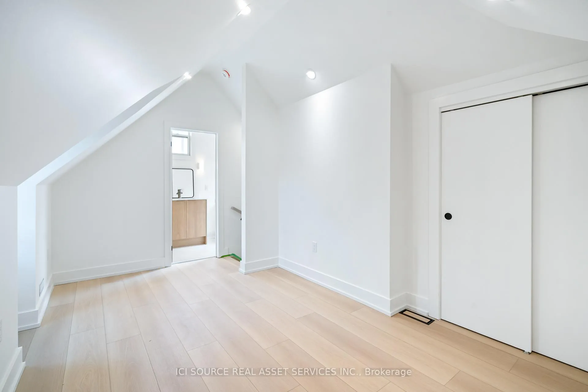 Photo 9 of Unit 1, 42 Ray Street S, Hamilton, Strathcona — HOMEH