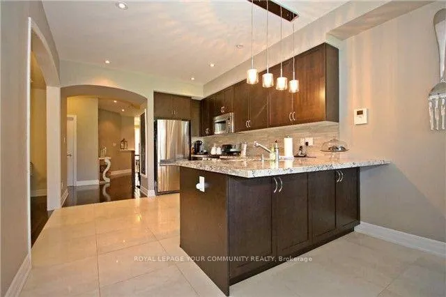 Photo 4 of 86 Alex Campbell Crescent, King, King City — HOMEH