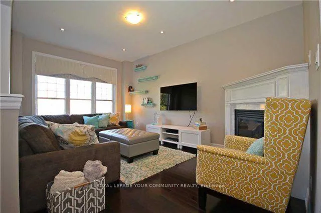 Photo 6 of 86 Alex Campbell Crescent, King, King City — HOMEH