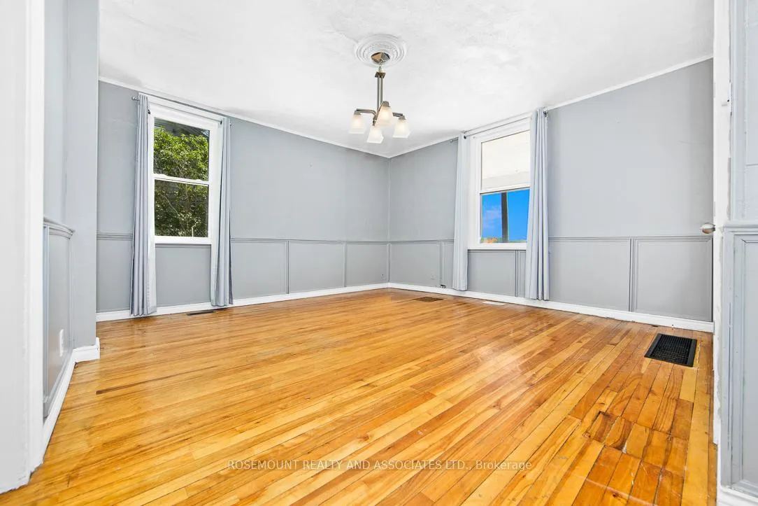 Photo 3 of Unit A, 2952 King Road, King, King City — HOMEH