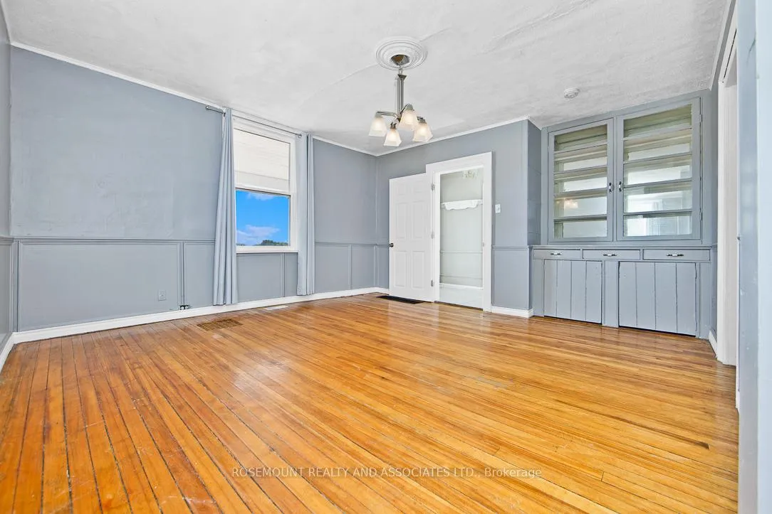 Photo 4 of Unit A, 2952 King Road, King, King City — HOMEH