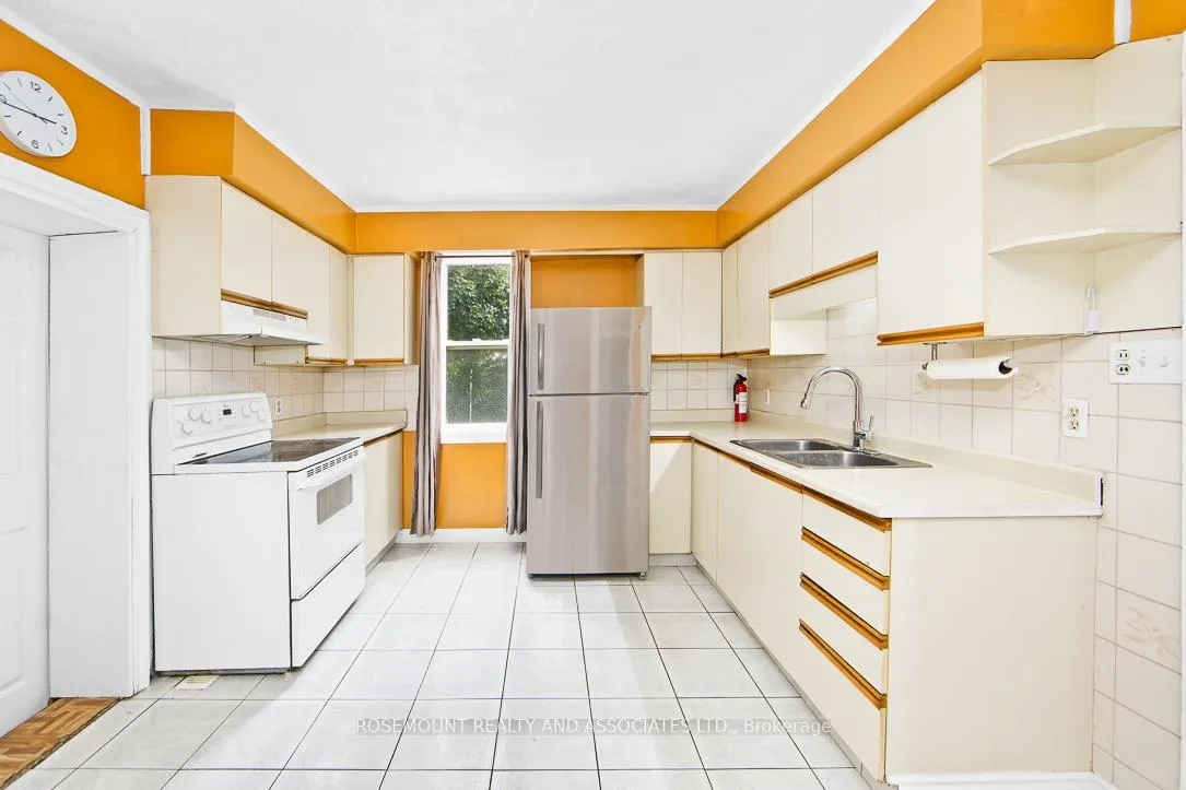 Photo 6 of Unit A, 2952 King Road, King, King City — HOMEH