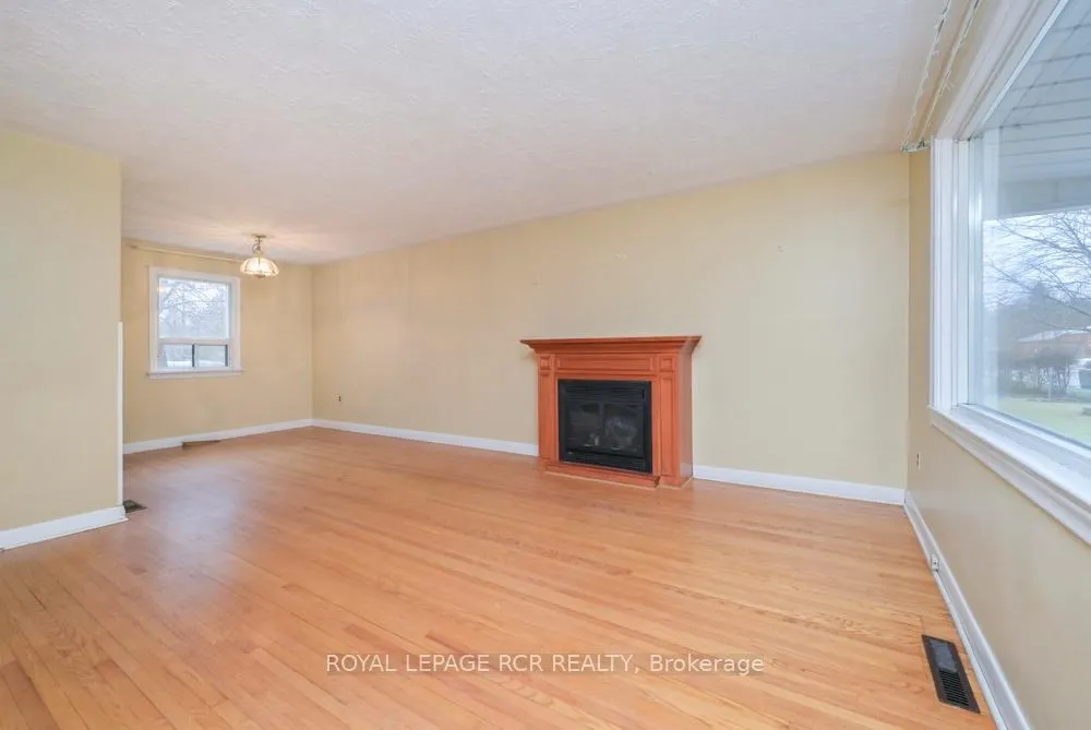 Photo 5 of 36 Maple Lane, New Tecumseth, Alliston — HOMEH