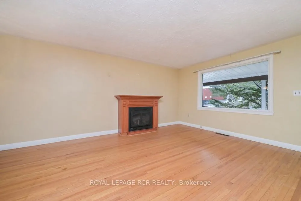 Photo 7 of 36 Maple Lane, New Tecumseth, Alliston — HOMEH