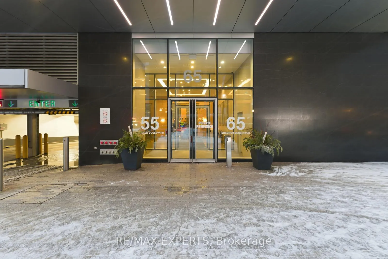 Photo 3 of Unit 2405, 55 Bremner Boulevard, Toronto, Waterfront Communities — HOMEH