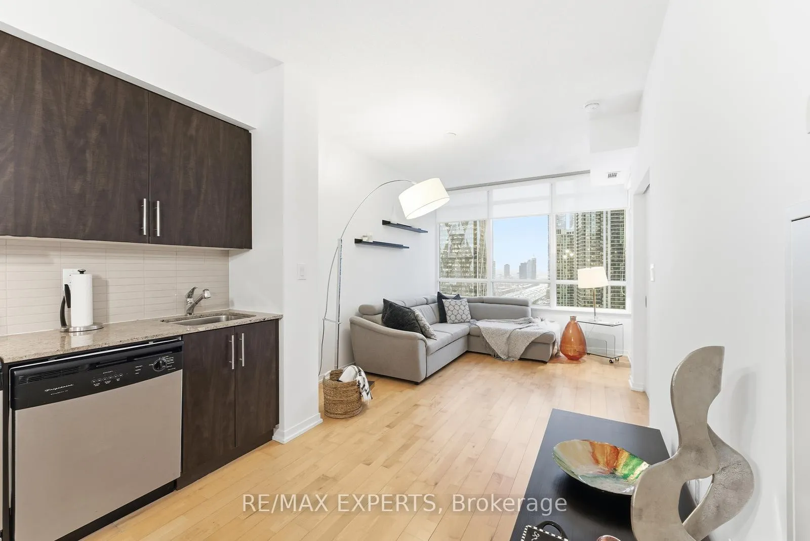 Photo 13 of Unit 2405, 55 Bremner Boulevard, Toronto, Waterfront Communities — HOMEH