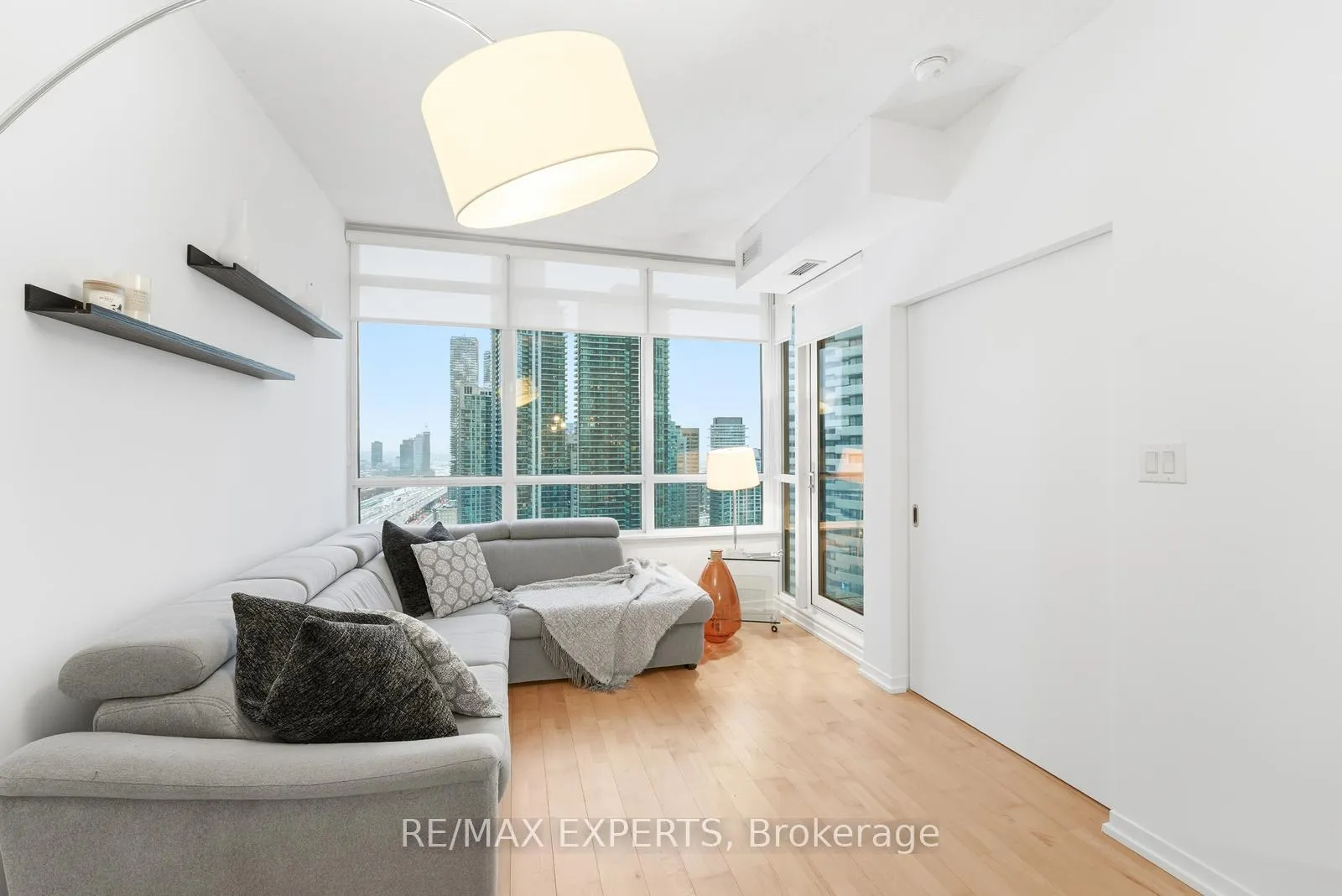 Photo 14 of Unit 2405, 55 Bremner Boulevard, Toronto, Waterfront Communities — HOMEH