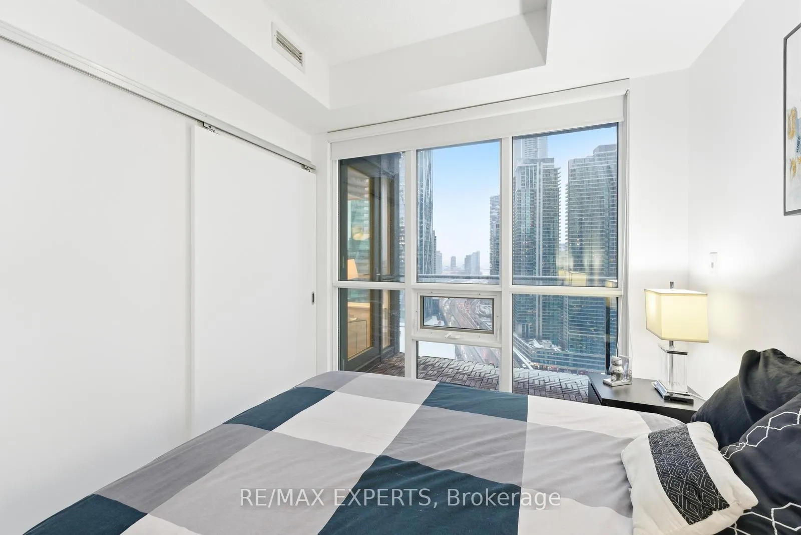 Photo 19 of Unit 2405, 55 Bremner Boulevard, Toronto, Waterfront Communities — HOMEH