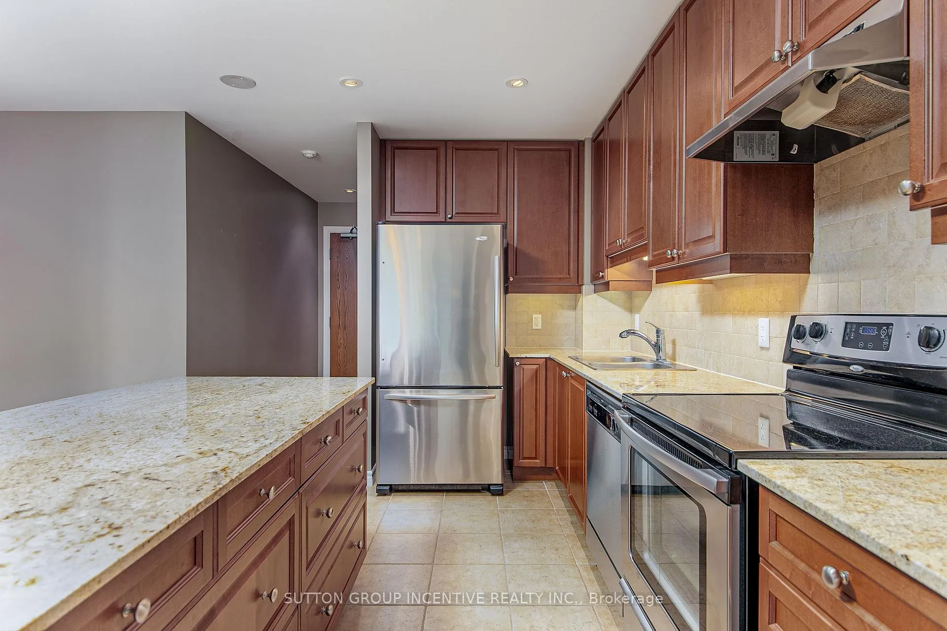 Photo 10 of Unit 505, 37 Ellen Street, Barrie, Lakeshore — HOMEH