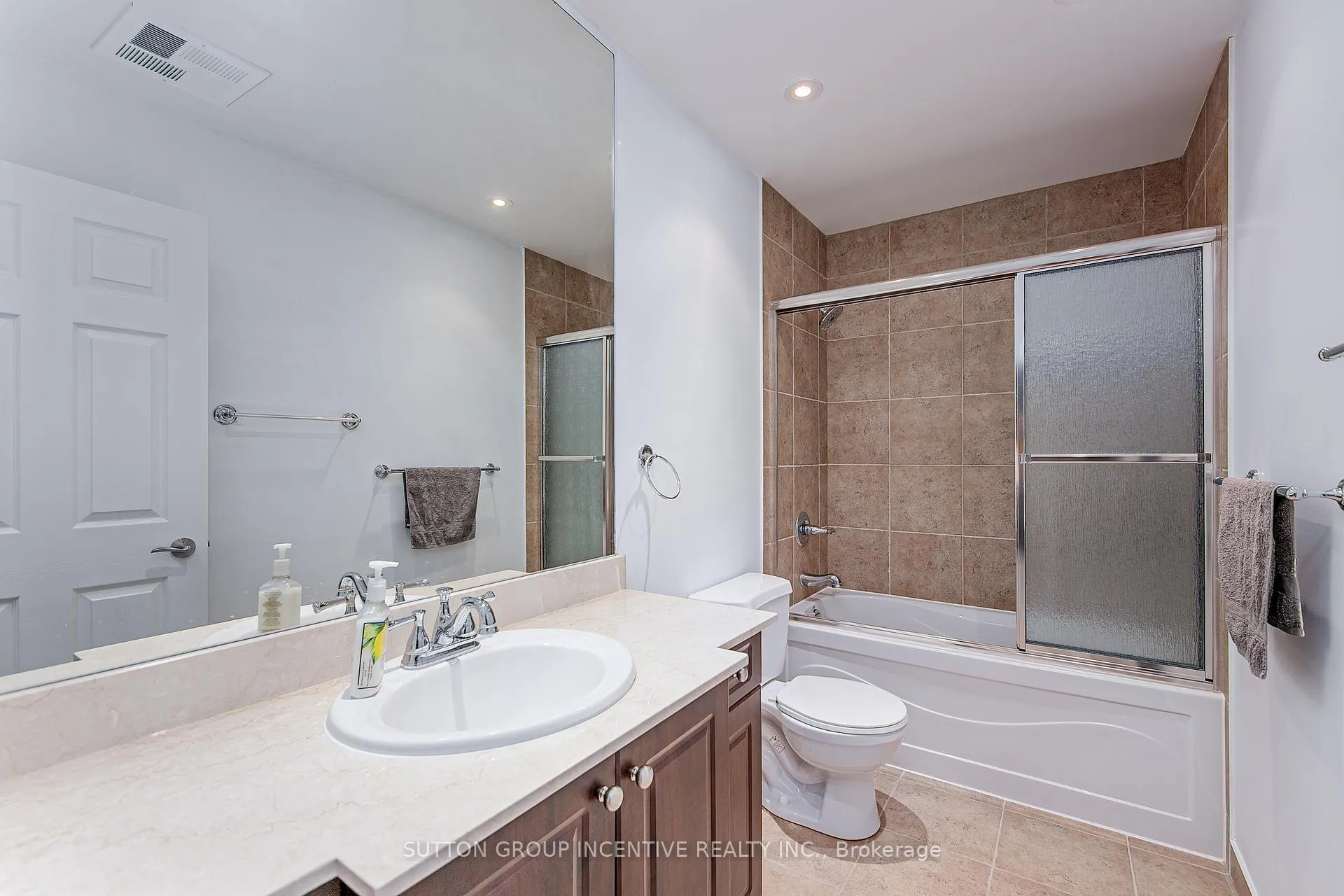 Photo 15 of Unit 505, 37 Ellen Street, Barrie, Lakeshore — HOMEH