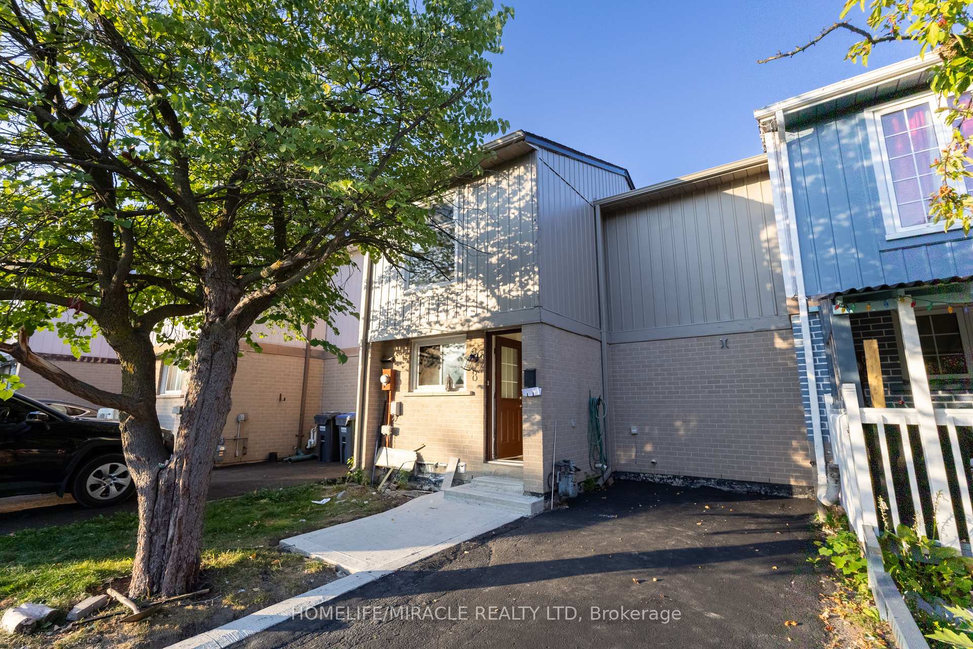 Photo 2 of 8 Grand Valley Drive, Brampton, Northgate — HOMEH