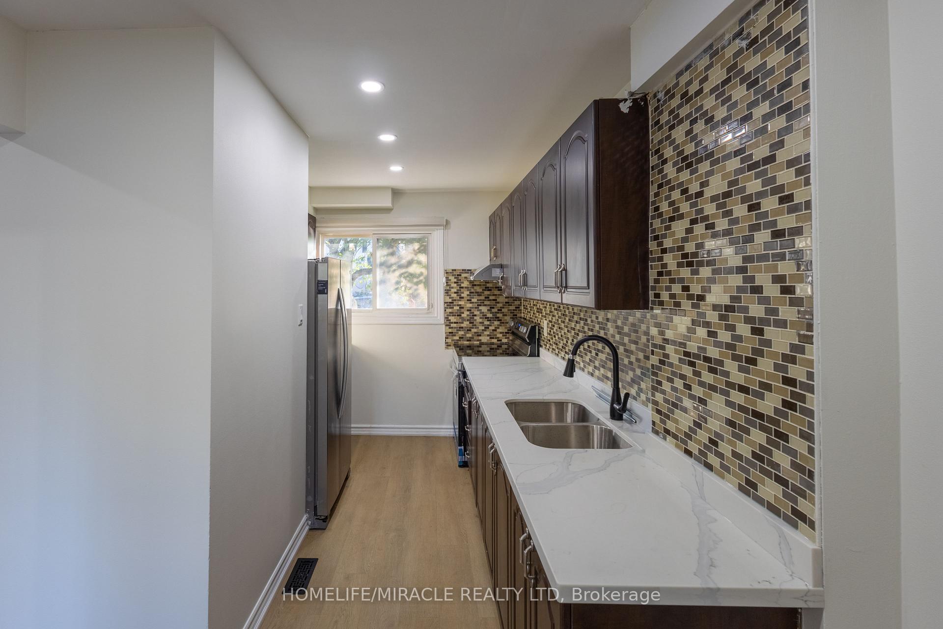 Photo 10 of 8 Grand Valley Drive, Brampton, Northgate — HOMEH