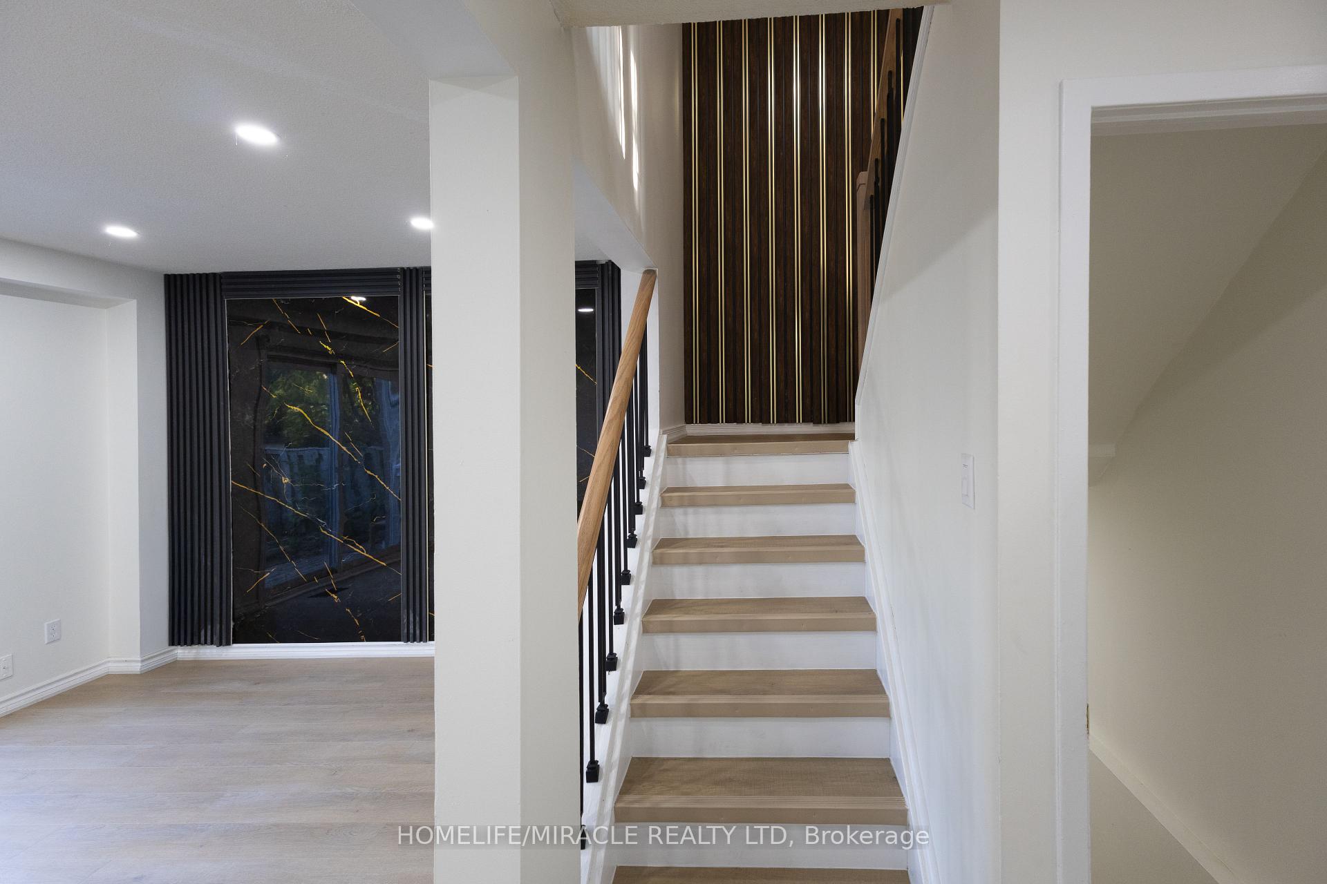 Photo 12 of 8 Grand Valley Drive, Brampton, Northgate — HOMEH