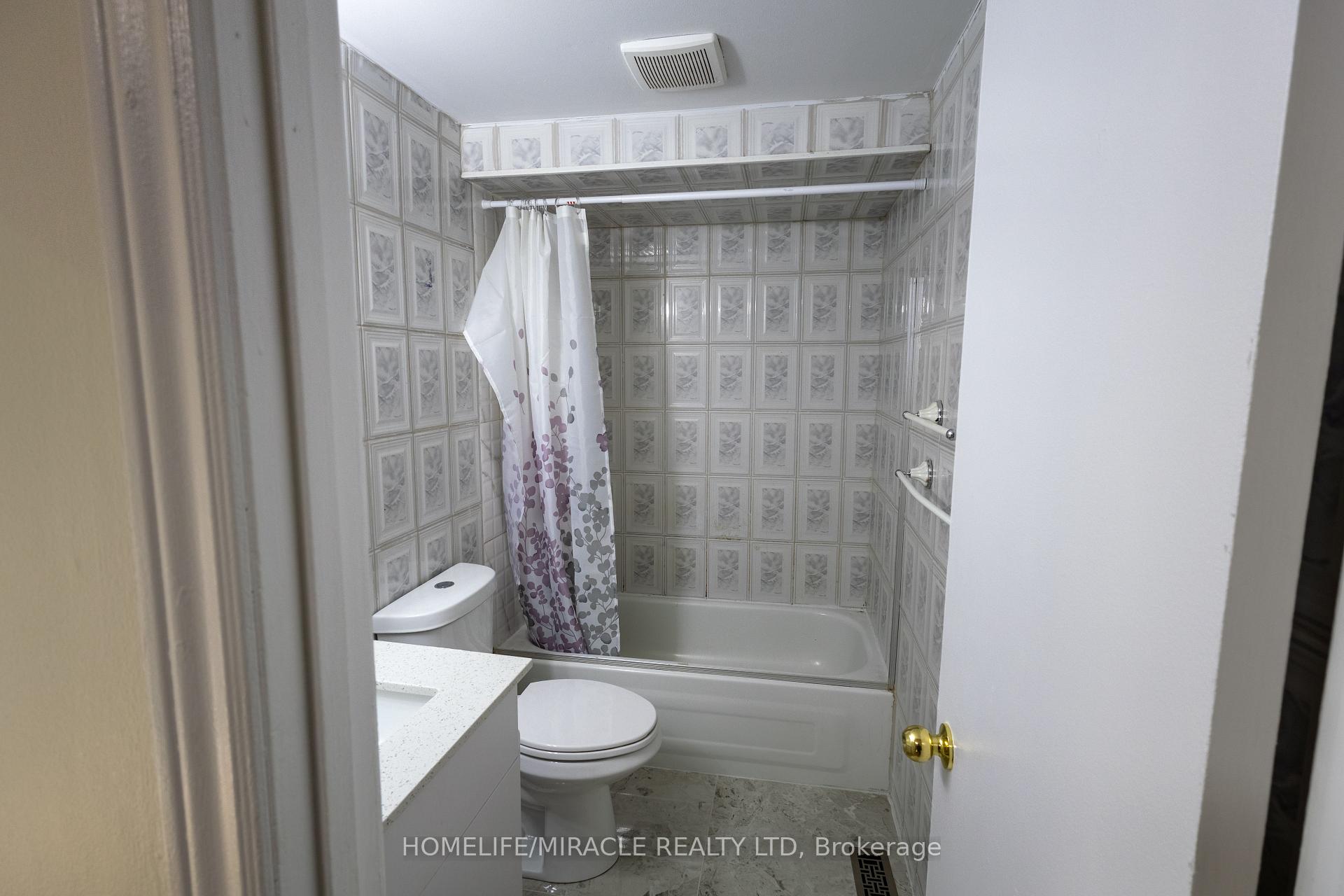 Photo 21 of 8 Grand Valley Drive, Brampton, Northgate — HOMEH