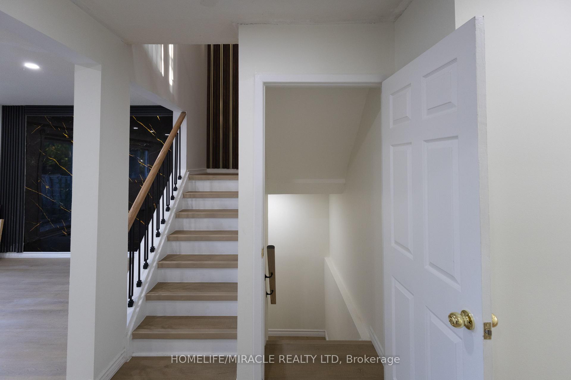 Photo 23 of 8 Grand Valley Drive, Brampton, Northgate — HOMEH