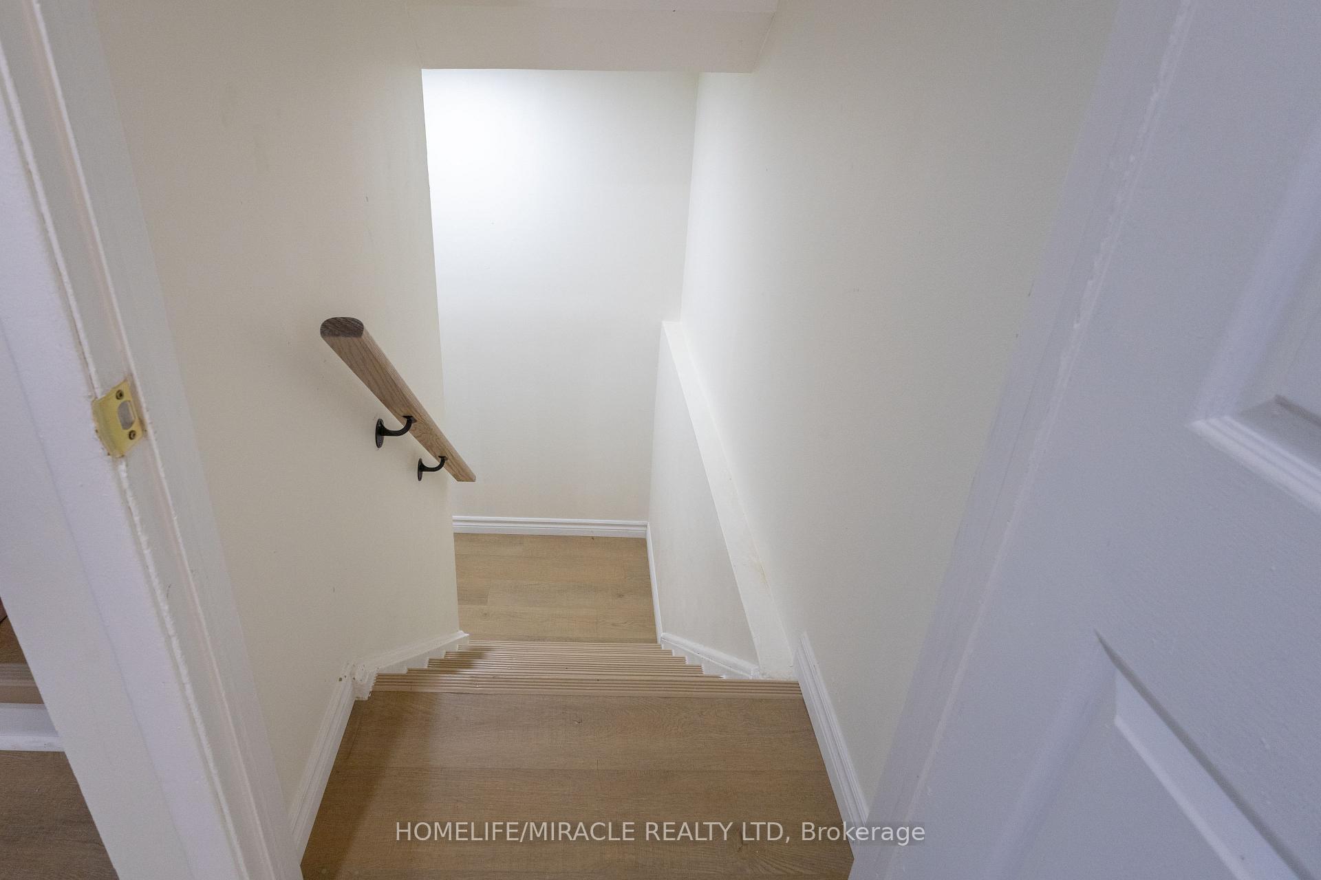 Photo 24 of 8 Grand Valley Drive, Brampton, Northgate — HOMEH