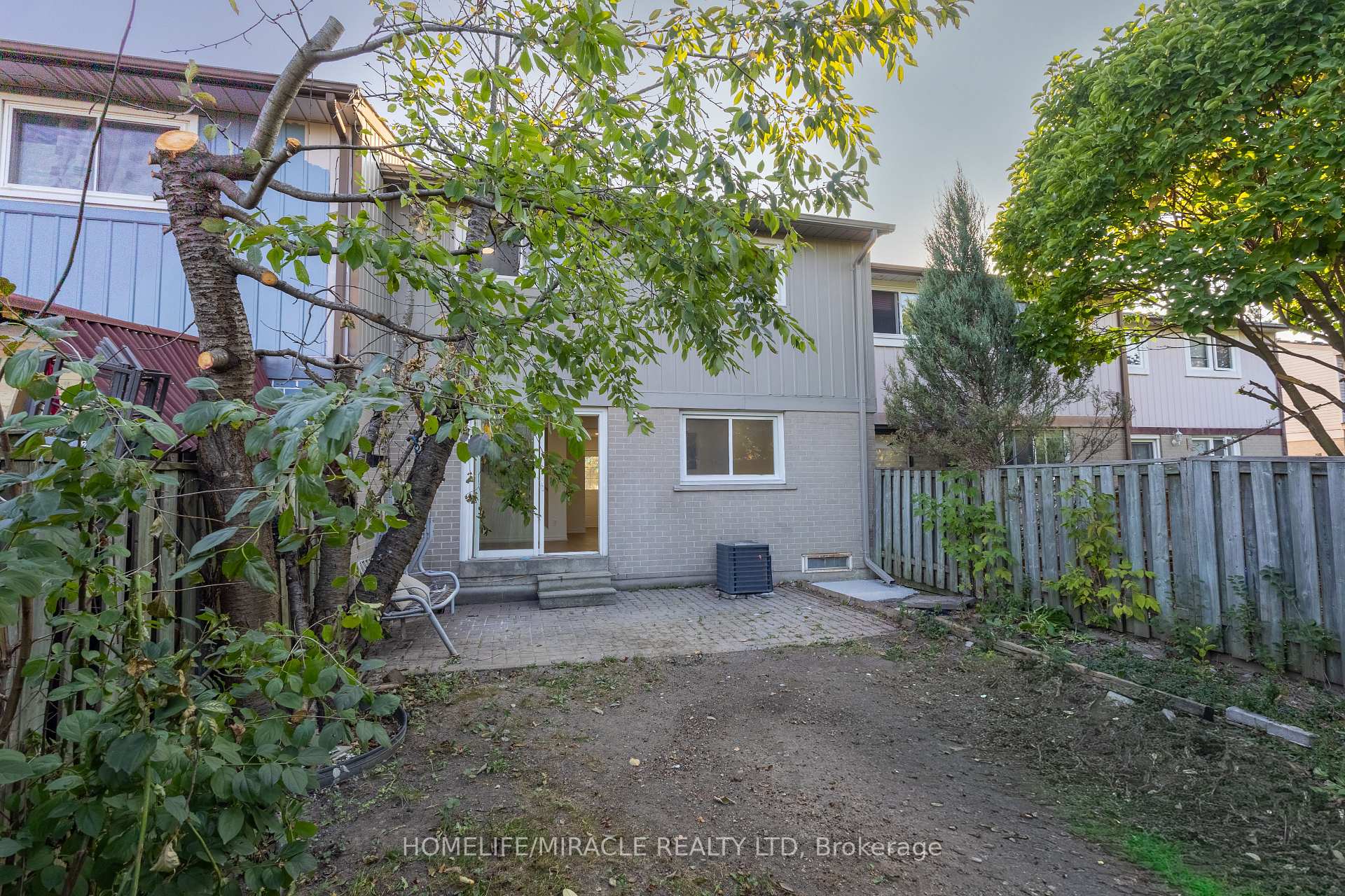 Photo 32 of 8 Grand Valley Drive, Brampton, Northgate — HOMEH