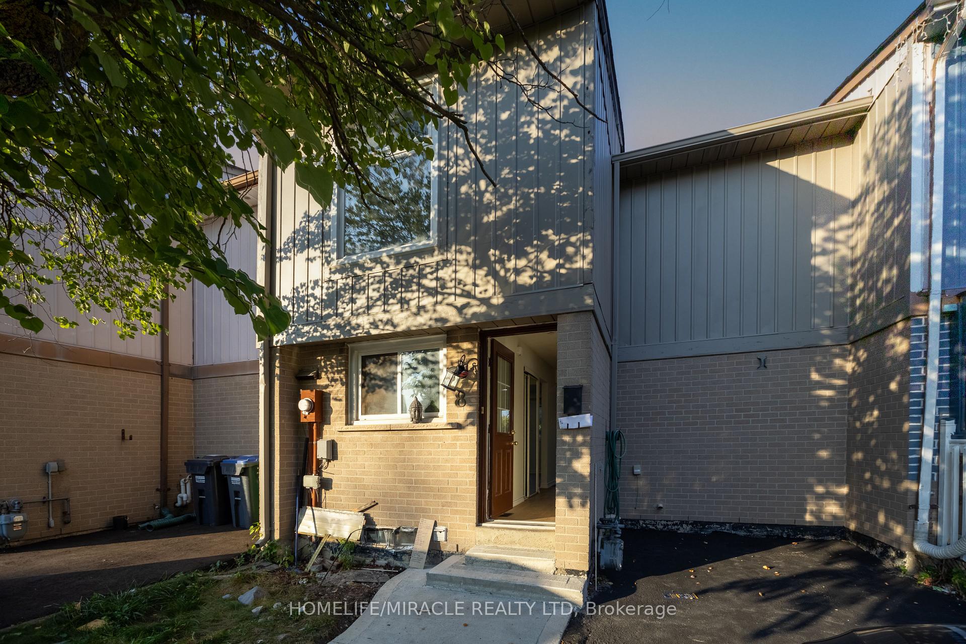 Photo 33 of 8 Grand Valley Drive, Brampton, Northgate — HOMEH
