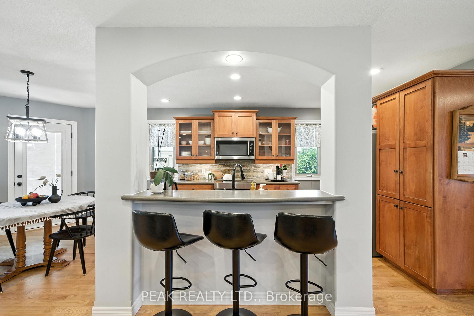 Photo 7 of 28 Macpherson Drive, Brant, Paris — HOMEH