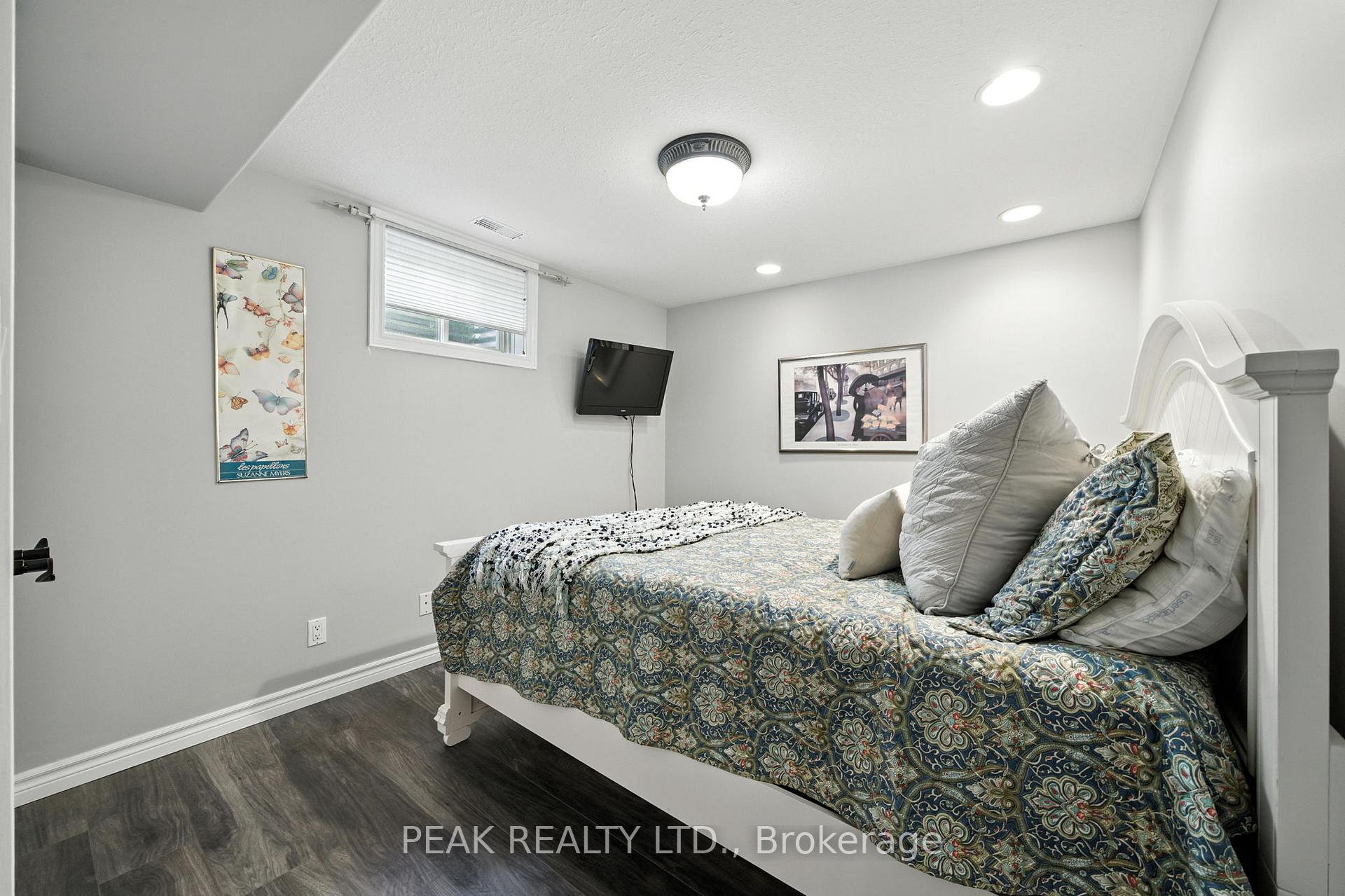 Photo 39 of 28 Macpherson Drive, Brant, Paris — HOMEH