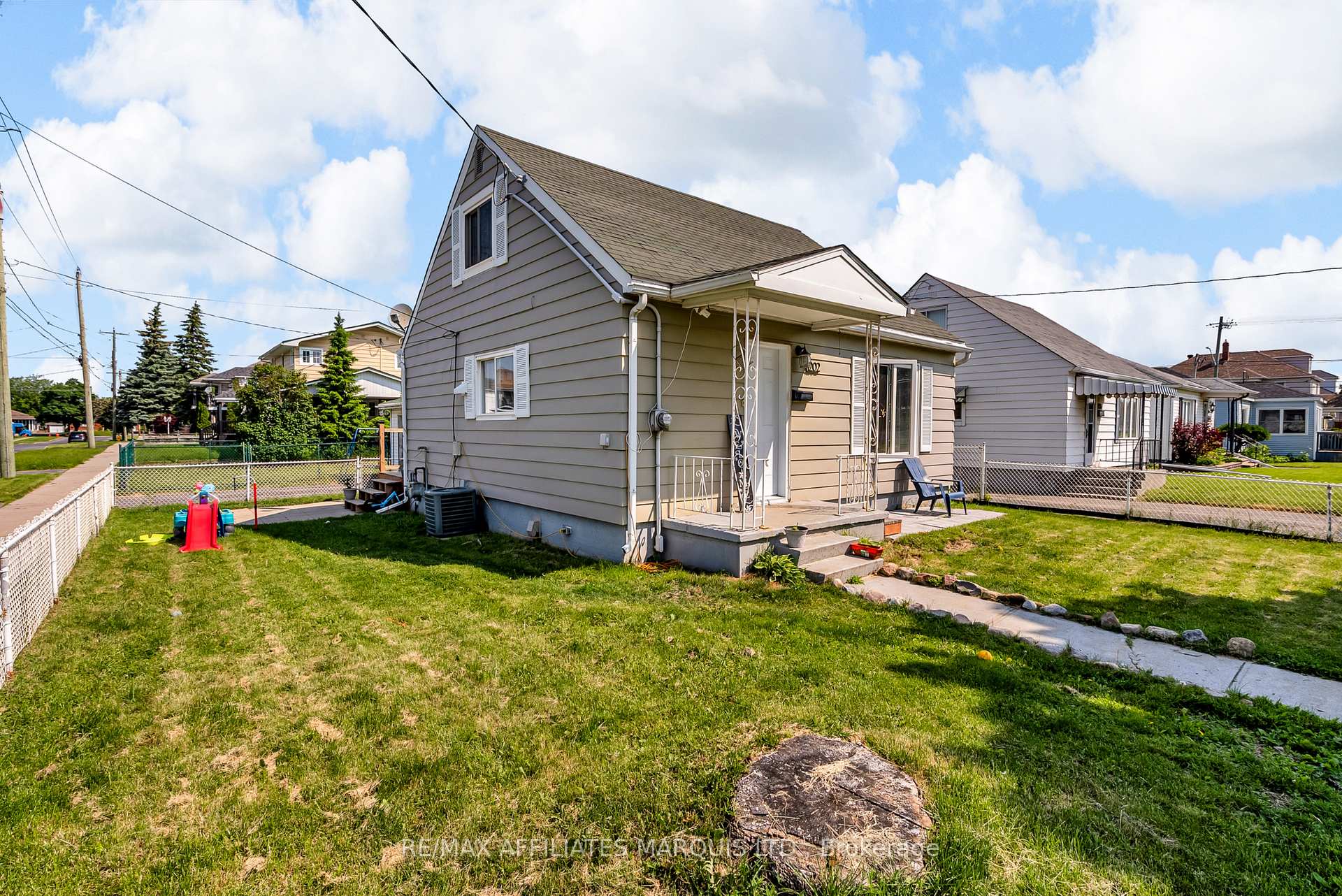 Photo 2 of 1202 Second Street E, Cornwall — HOMEH