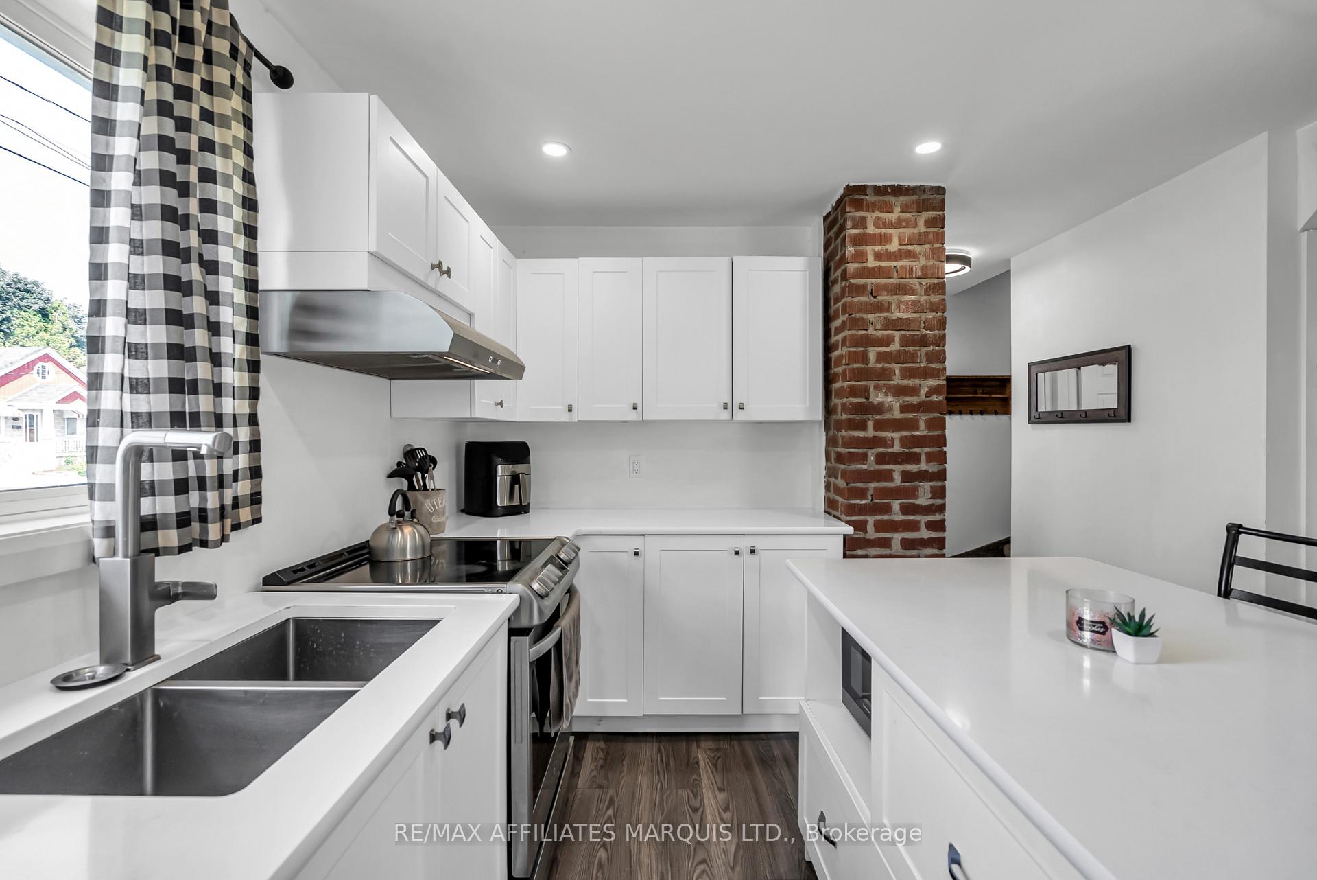 Photo 6 of 1202 Second Street E, Cornwall — HOMEH
