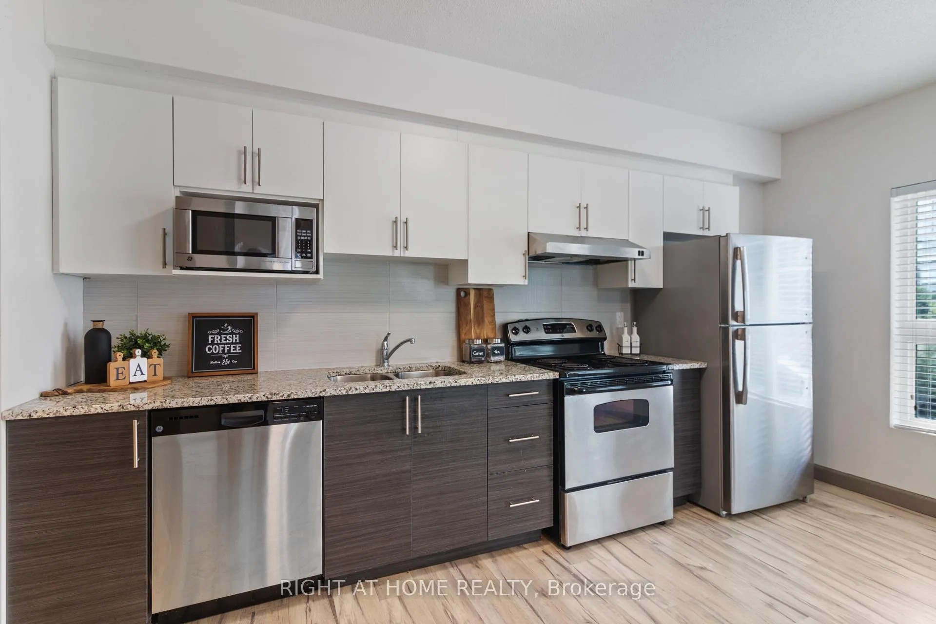 Front of Unit 156, 258A Sunview Street N