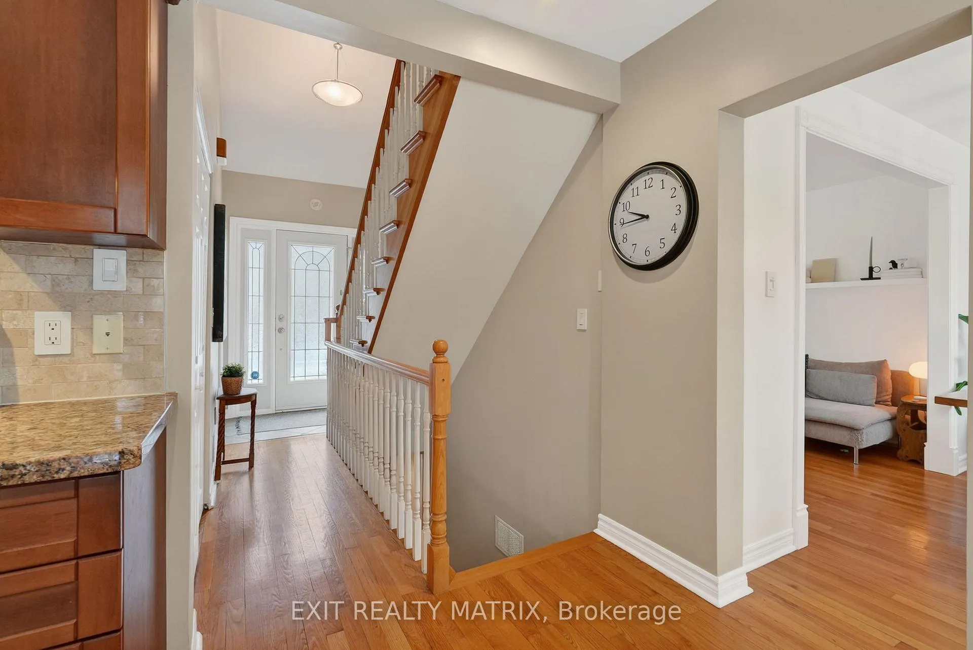 Photo 3 of 2586 Henley Street, Ottawa, Queensway Terrace North — HOMEH