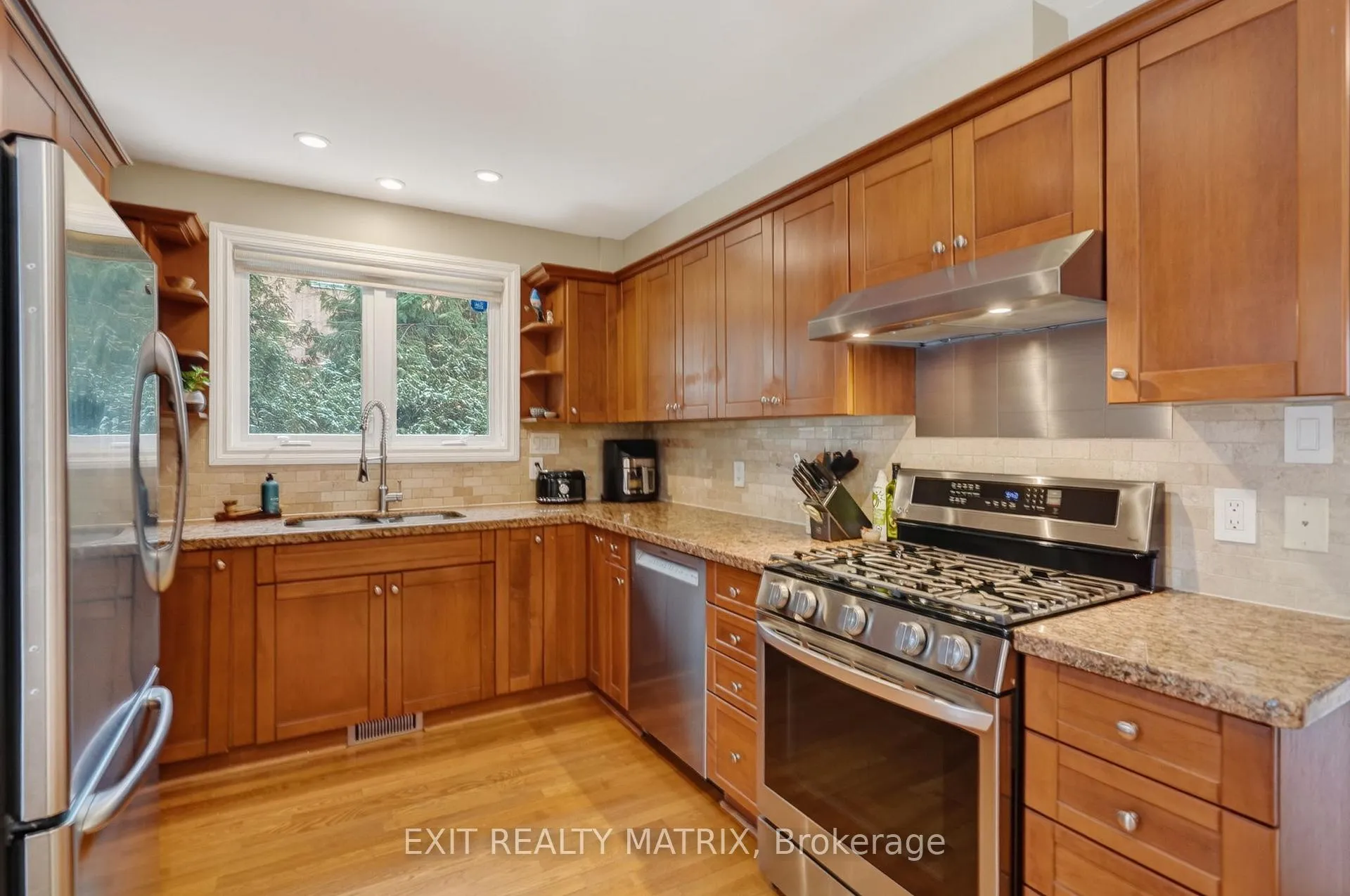 Photo 6 of 2586 Henley Street, Ottawa, Queensway Terrace North — HOMEH