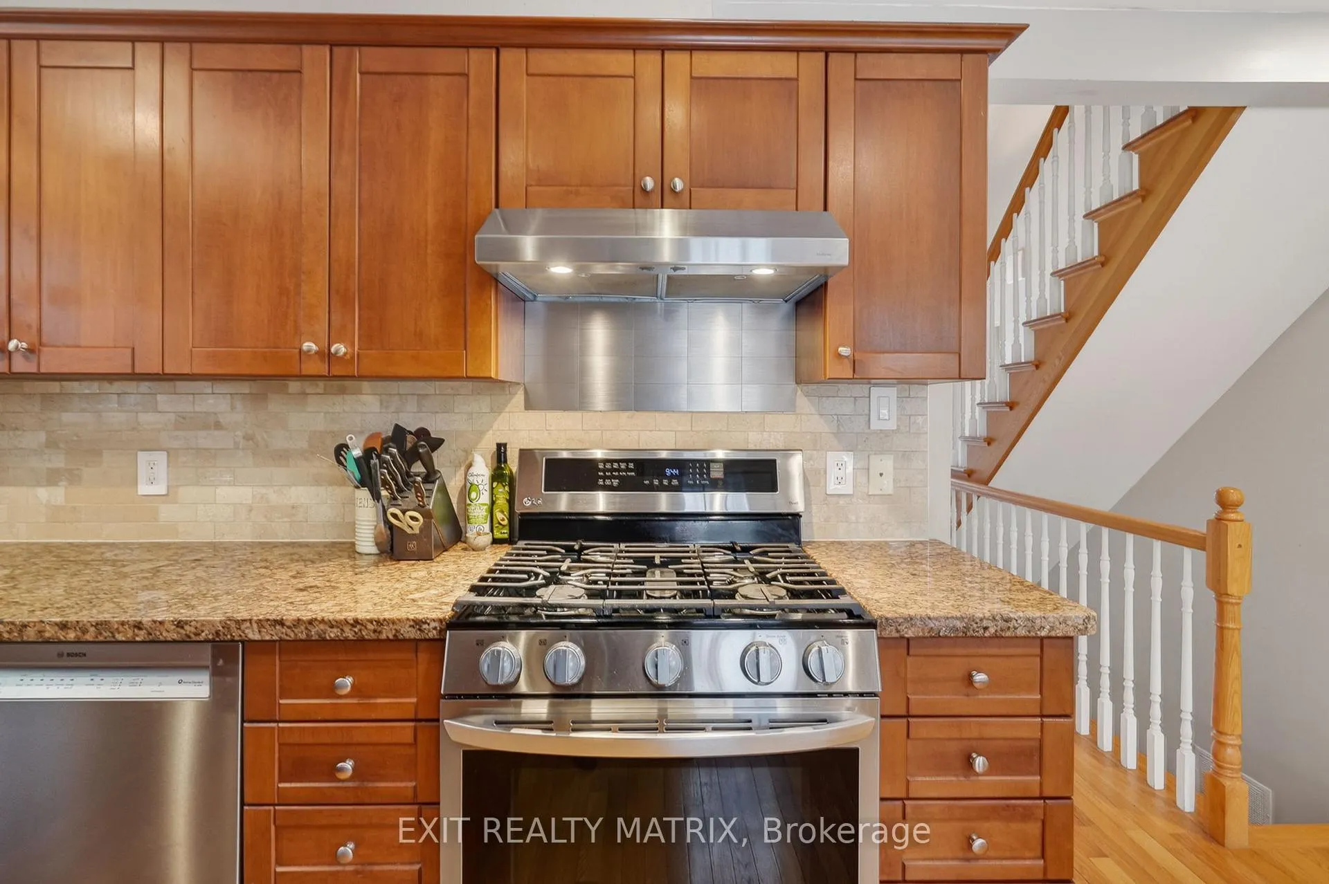 Photo 7 of 2586 Henley Street, Ottawa, Queensway Terrace North — HOMEH