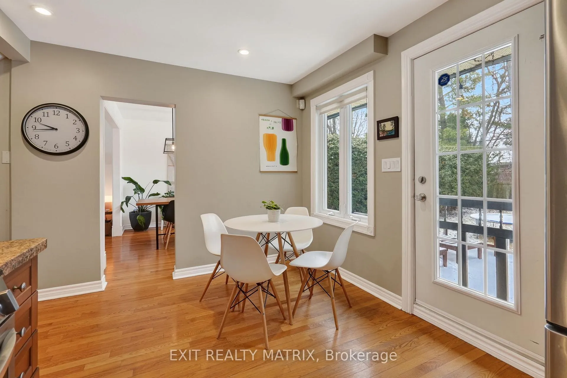 Photo 9 of 2586 Henley Street, Ottawa, Queensway Terrace North — HOMEH