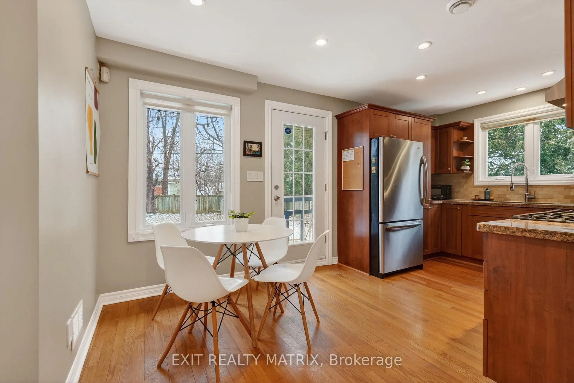 Photo 10 of 2586 Henley Street, Ottawa, Queensway Terrace North — HOMEH