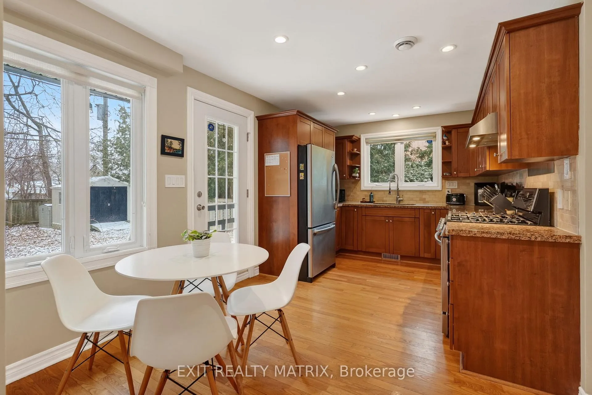 Photo 11 of 2586 Henley Street, Ottawa, Queensway Terrace North — HOMEH