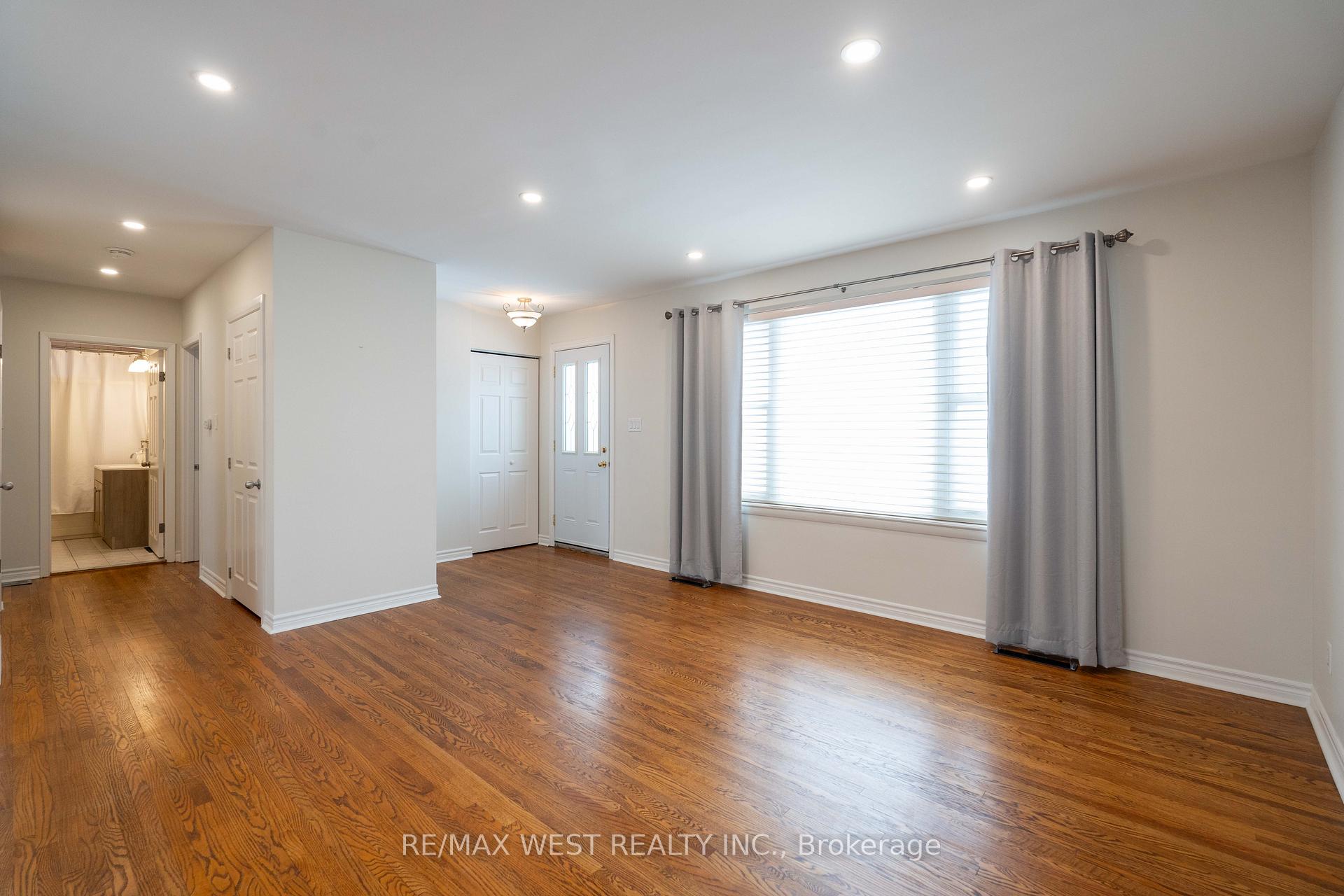 Photo 2 of 305 Henderson Street, Caledon, Bolton West — HOMEH