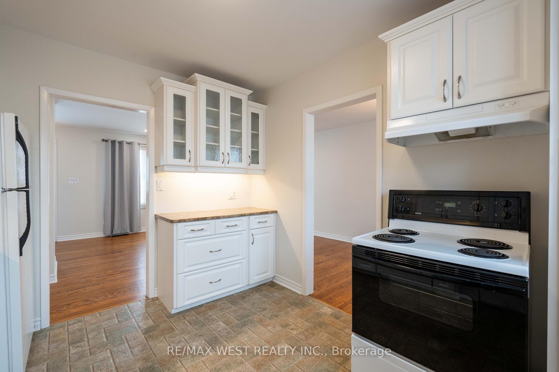 Photo 6 of 305 Henderson Street, Caledon, Bolton West — HOMEH