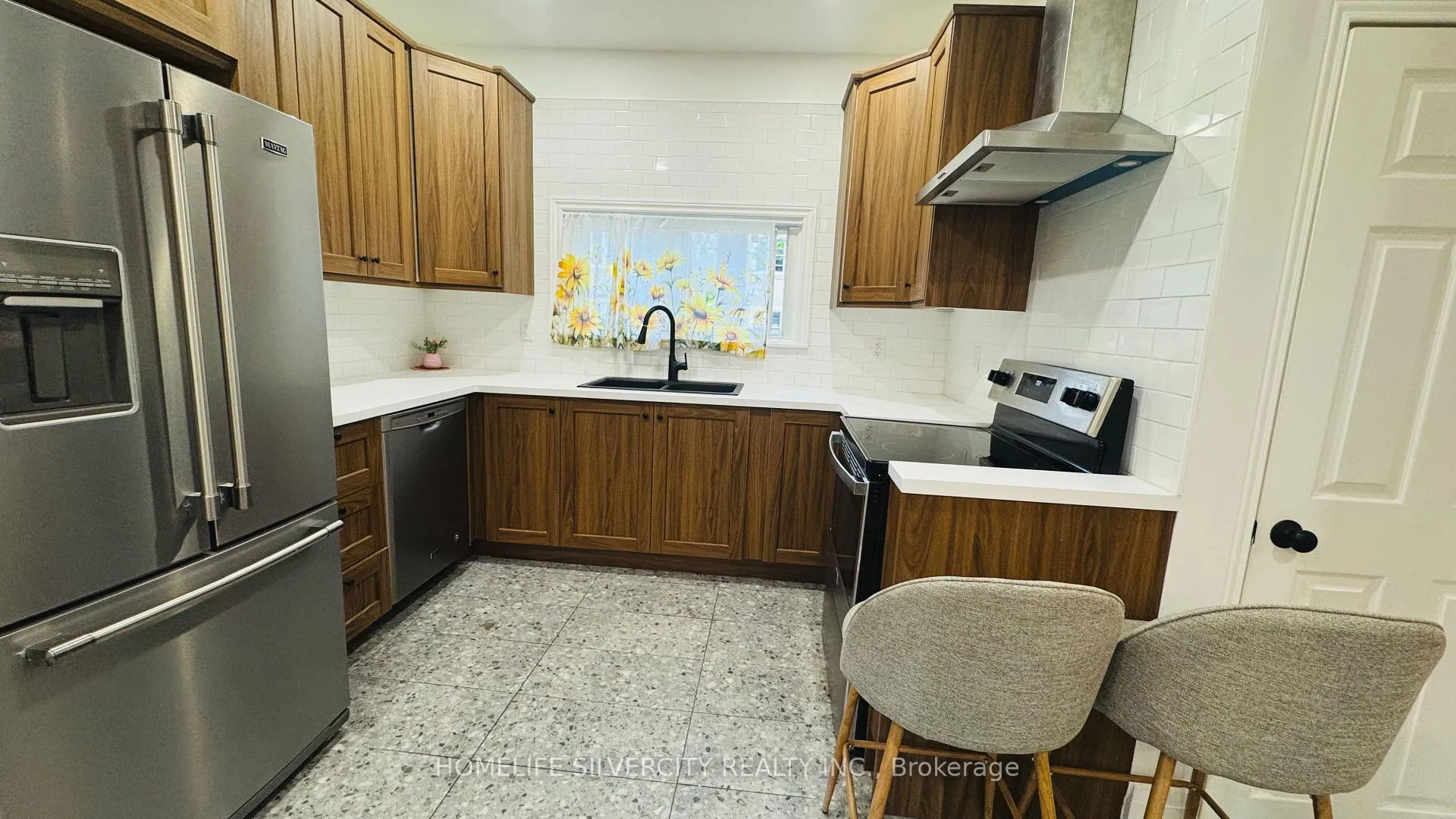 Photo 15 of 388 Gladstone Avenue, Windsor — HOMEH
