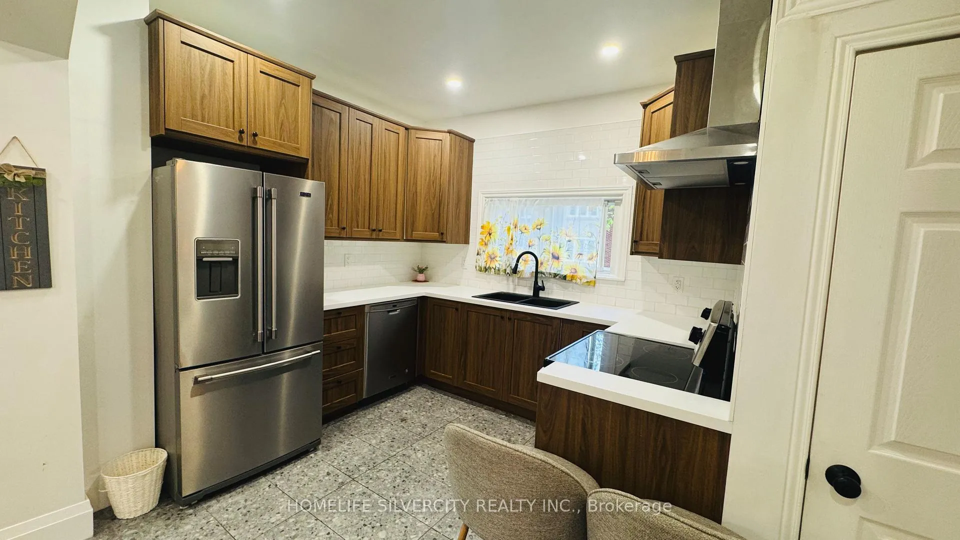 Photo 16 of 388 Gladstone Avenue, Windsor — HOMEH