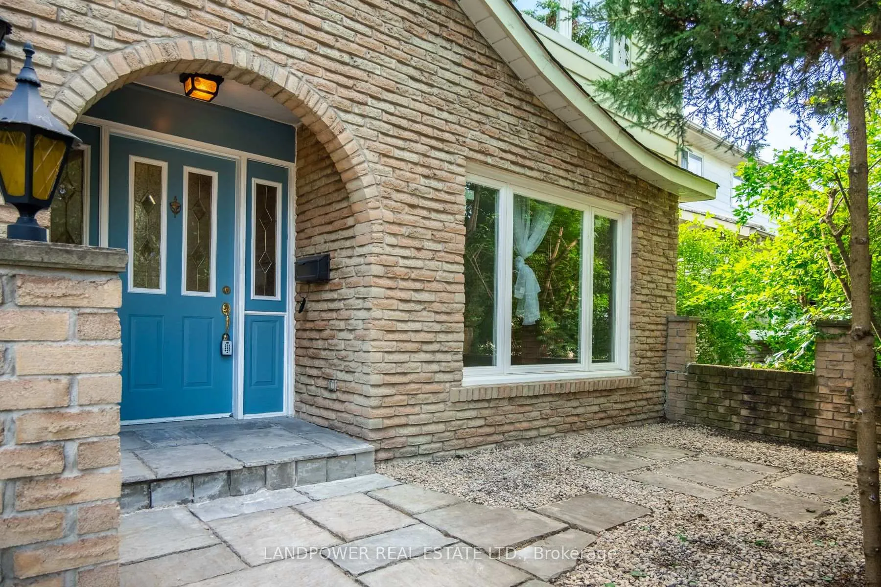 Photo 2 of 23 Liebeck Crescent, Markham, Unionville — HOMEH