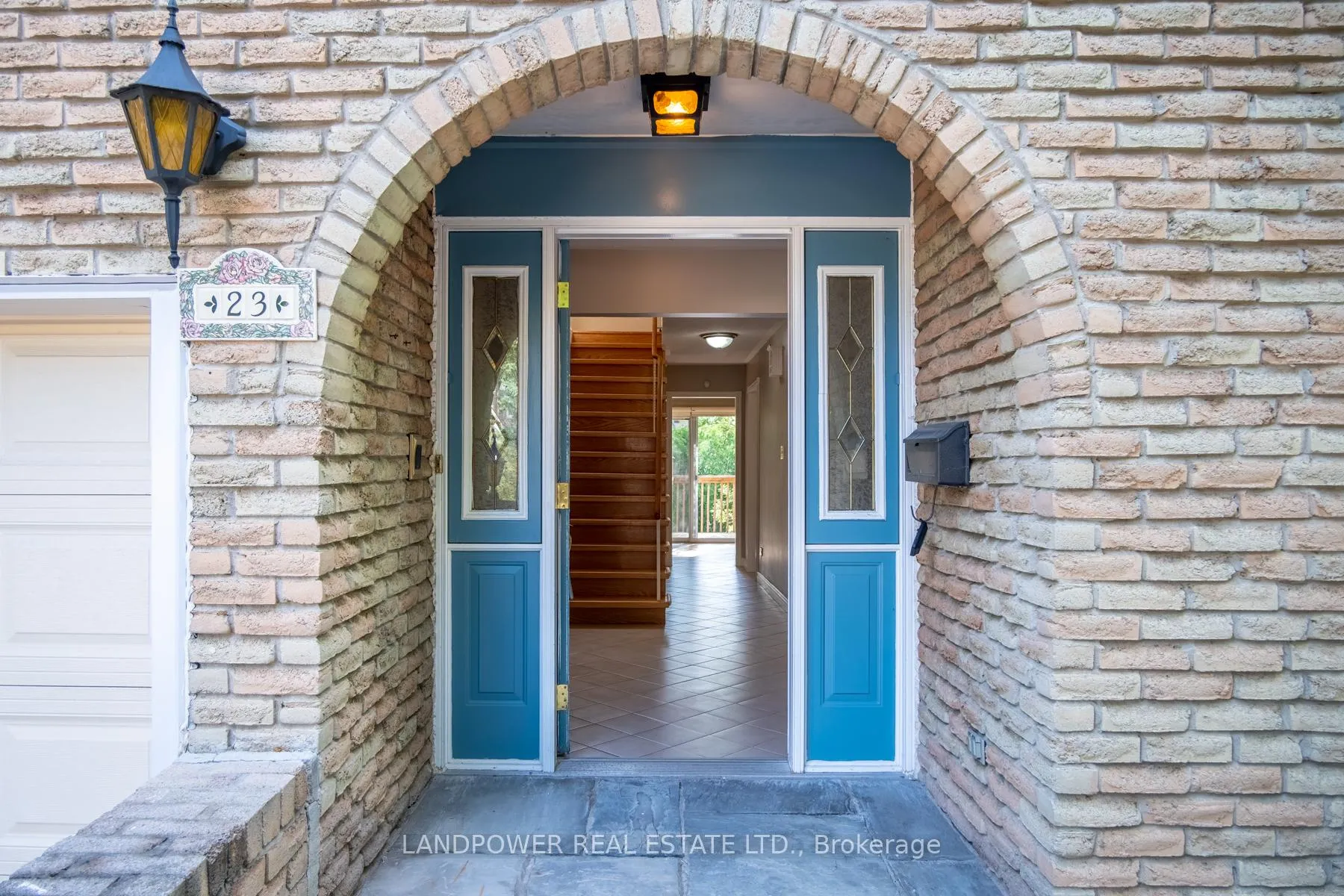 Photo 3 of 23 Liebeck Crescent, Markham, Unionville — HOMEH