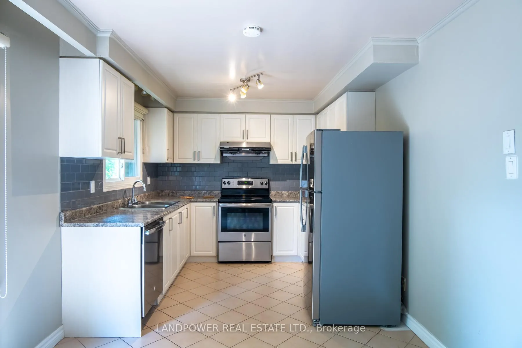 Photo 4 of 23 Liebeck Crescent, Markham, Unionville — HOMEH