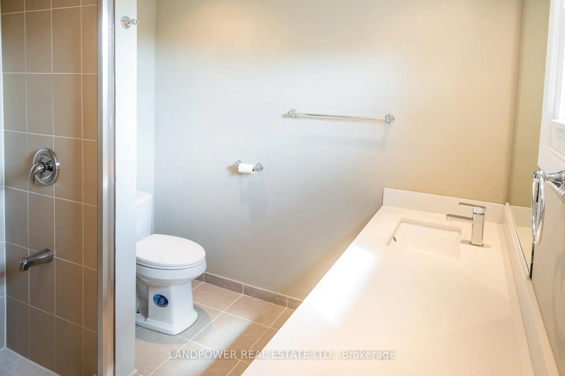 Photo 5 of 23 Liebeck Crescent, Markham, Unionville — HOMEH